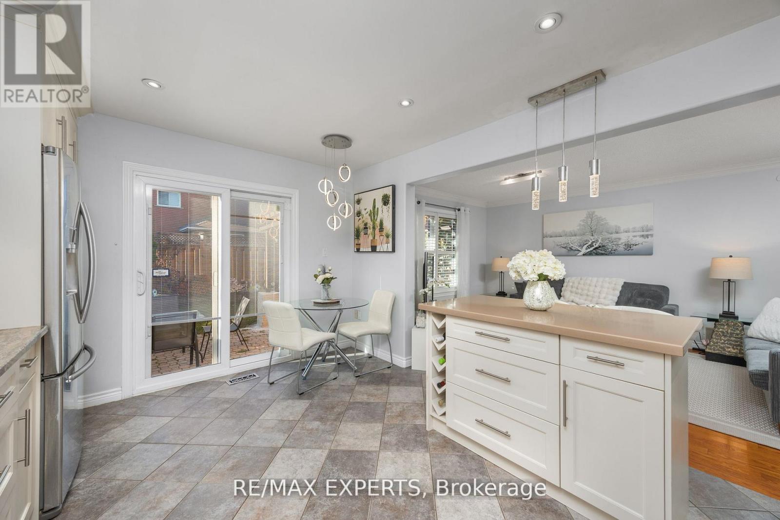 482 Malaga Road, Mississauga, Ontario  L5B 3W2 - Photo 9 - W12672466