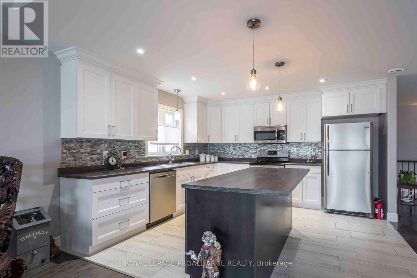 8 Crews Crescent, Quinte West, Ontario  K8V 0G3 - Photo 11 - X12847672