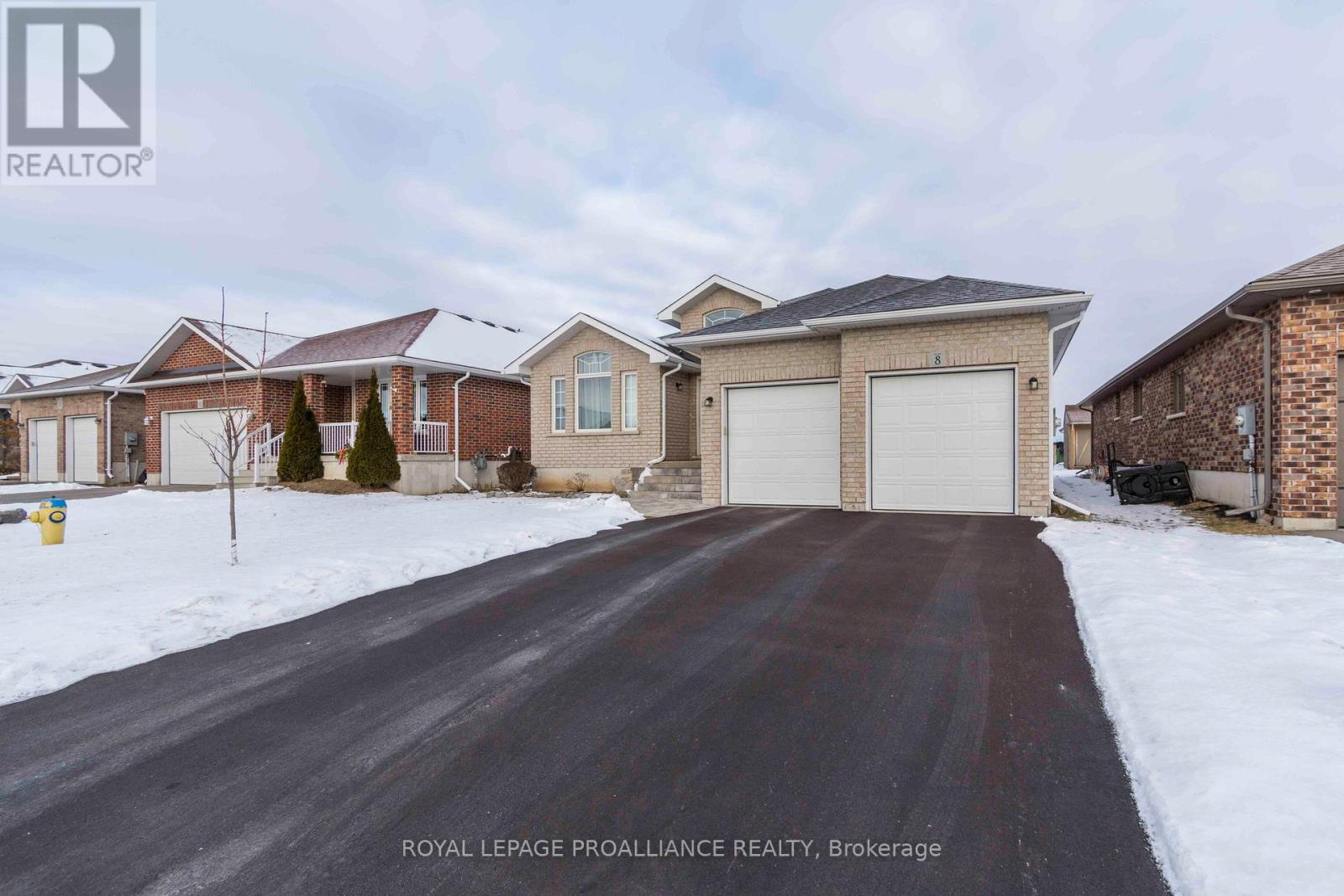 8 Crews Crescent, Quinte West, Ontario  K8V 0G3 - Photo 2 - X12847672