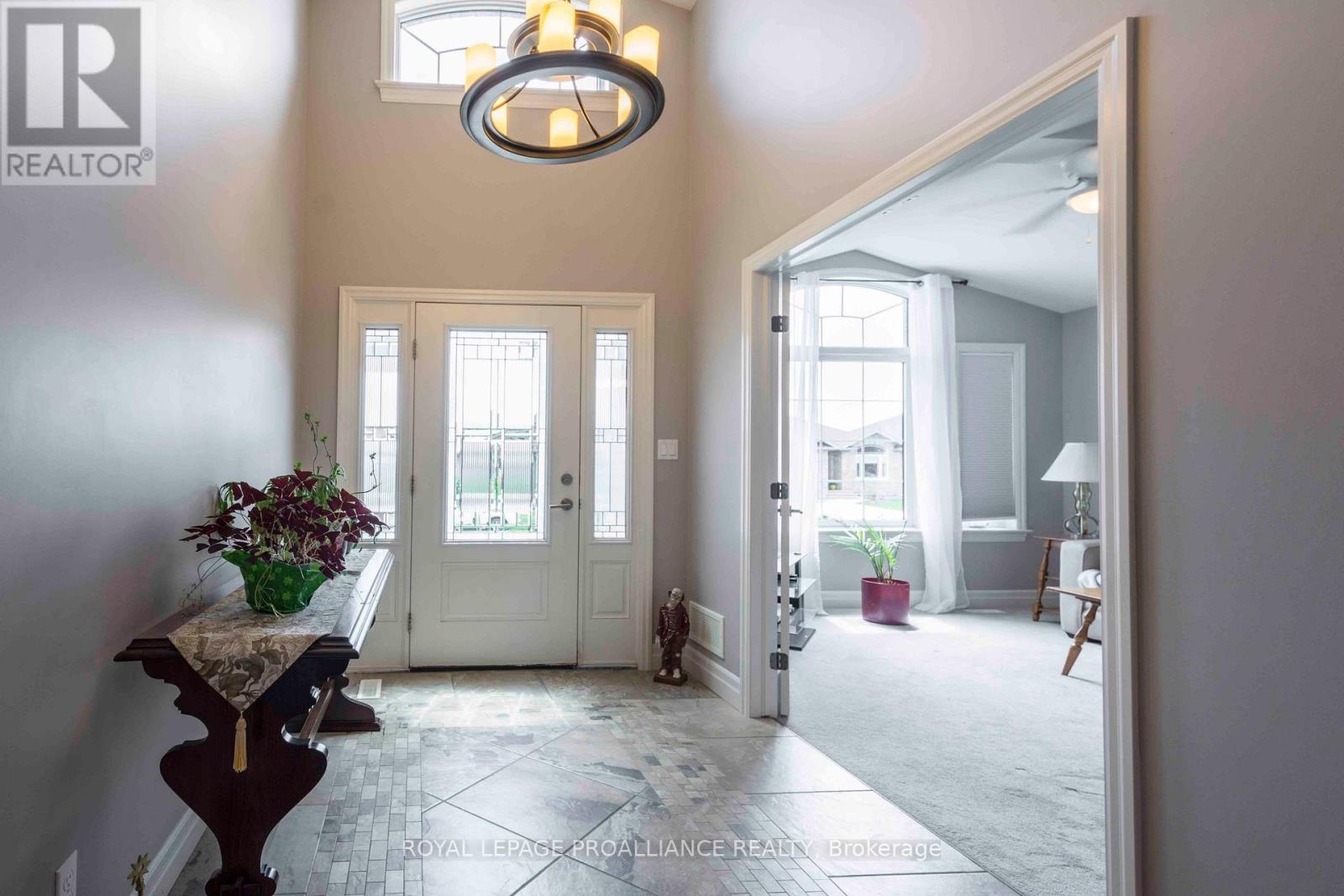 8 Crews Crescent, Quinte West, Ontario  K8V 0G3 - Photo 4 - X12847672