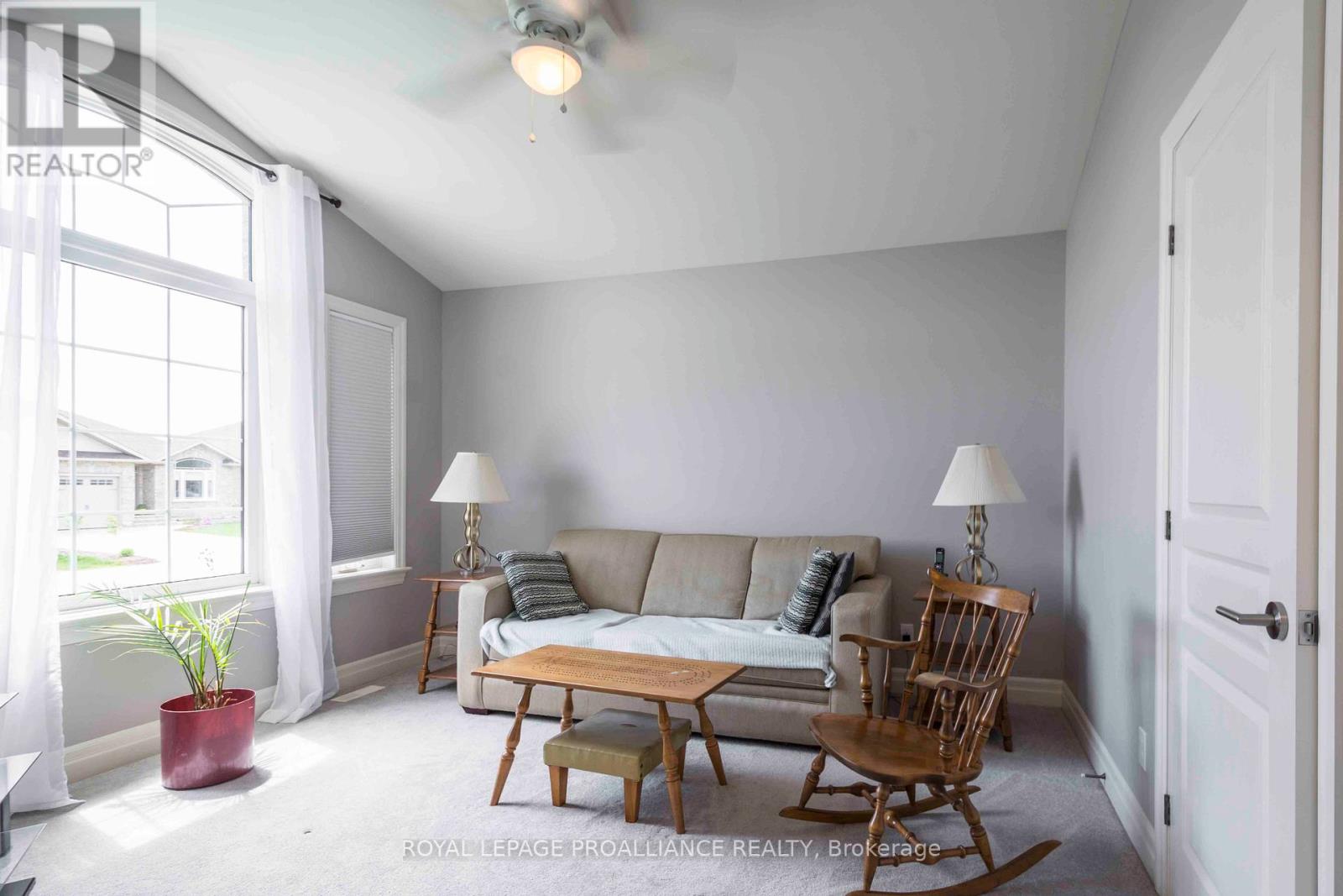 8 Crews Crescent, Quinte West, Ontario  K8V 0G3 - Photo 5 - X12847672