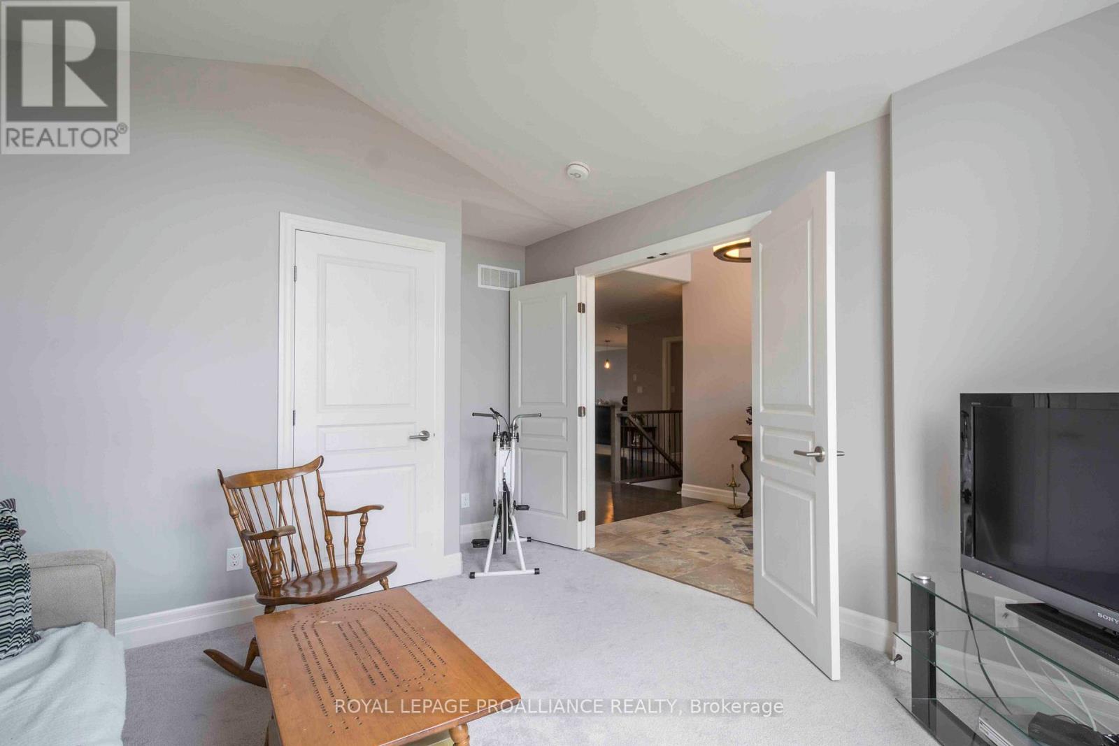 8 Crews Crescent, Quinte West, Ontario  K8V 0G3 - Photo 6 - X12847672