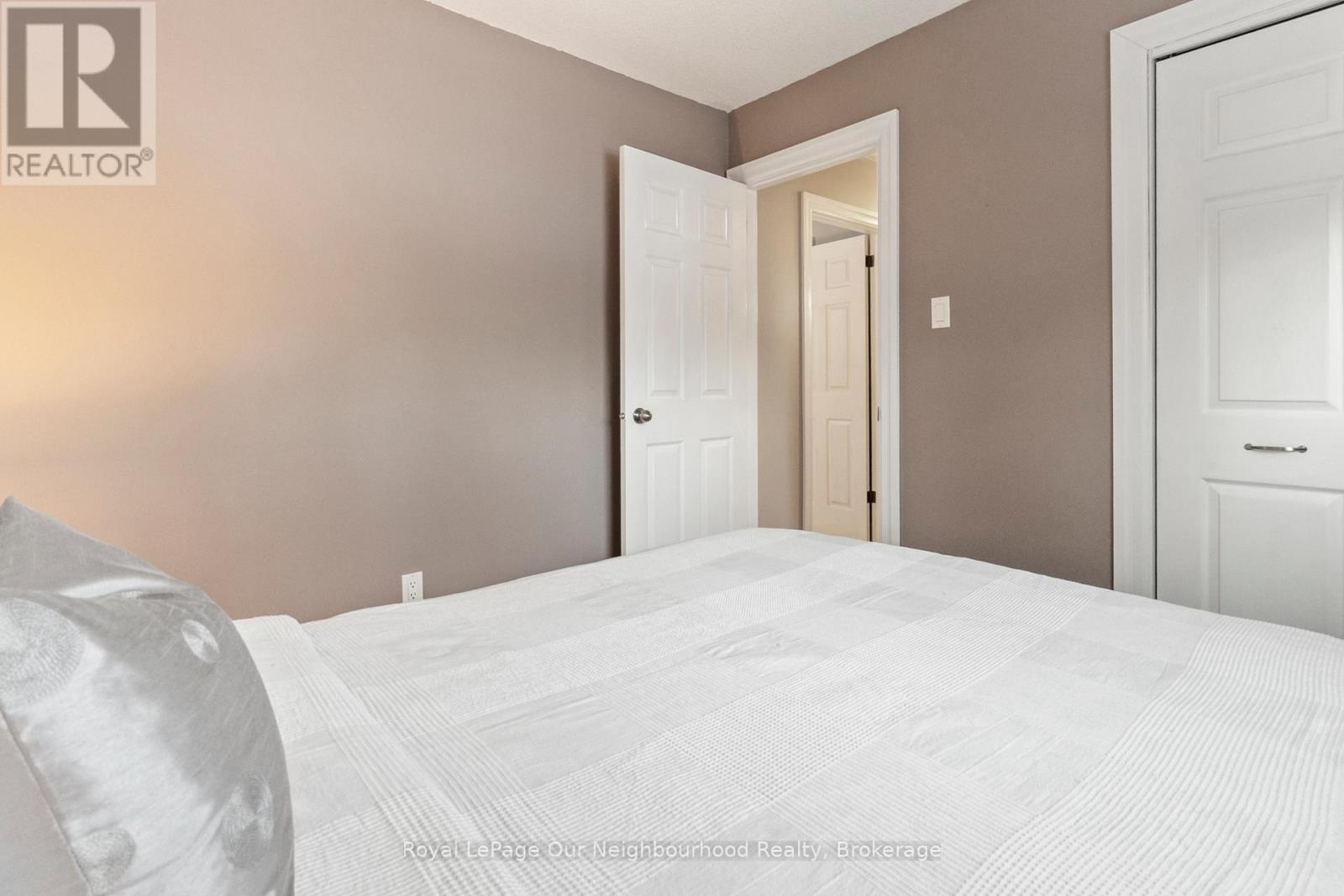 909 Whitefield Drive, Peterborough (Otonabee Ward 1), Ontario  K9J 7W1 - Photo 22 - X12847674