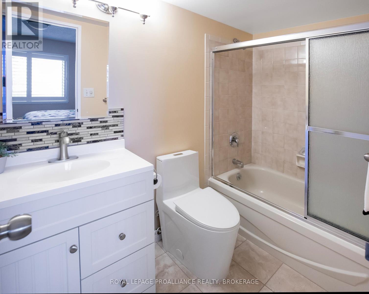 302 - 120 Barrett Court, Kingston (Kingston East (Incl Barret Crt)), Ontario  K7L 5H6 - Photo 14 - X12847604