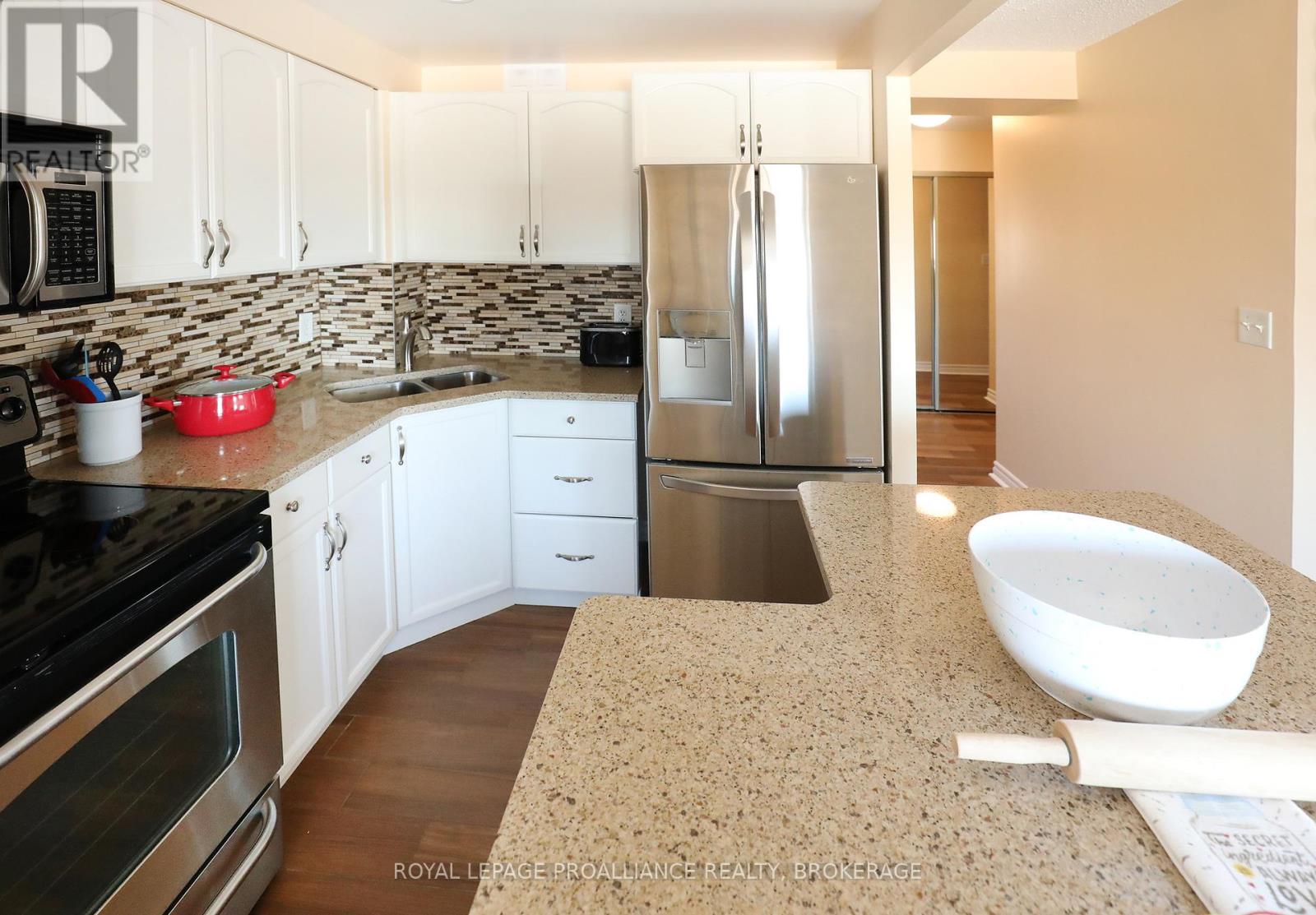 302 - 120 Barrett Court, Kingston (Kingston East (Incl Barret Crt)), Ontario  K7L 5H6 - Photo 4 - X12847604