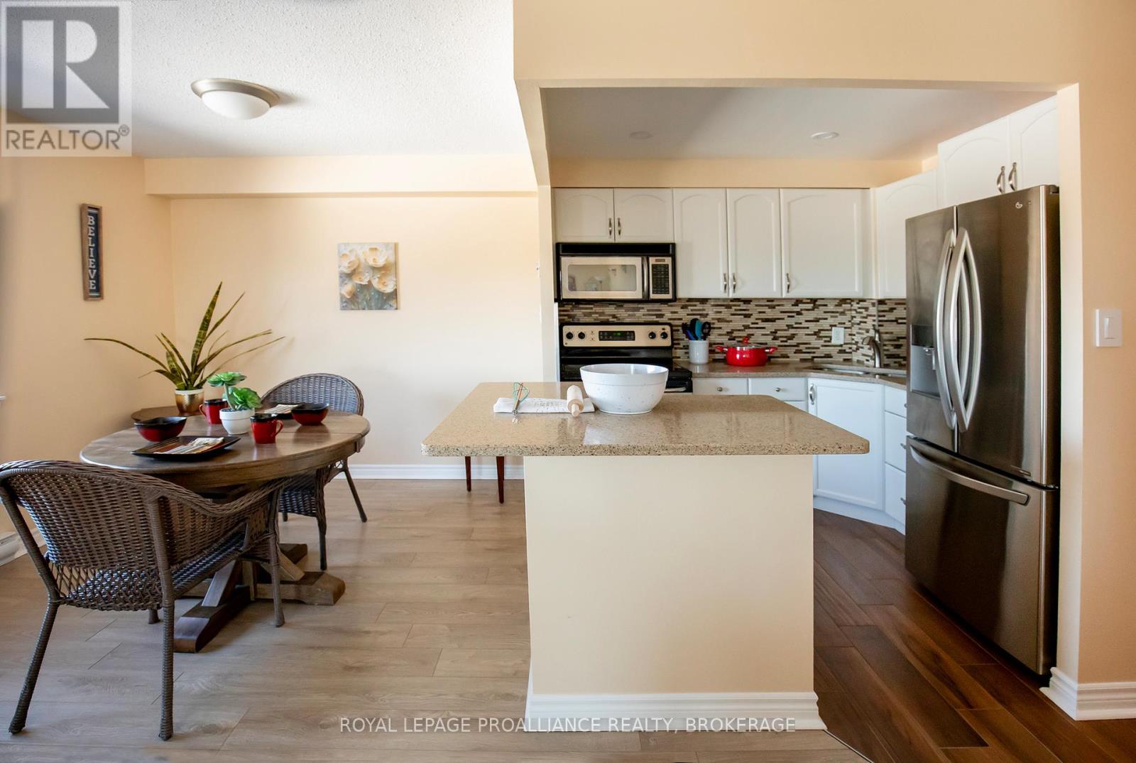 302 - 120 Barrett Court, Kingston (Kingston East (Incl Barret Crt)), Ontario  K7L 5H6 - Photo 5 - X12847604