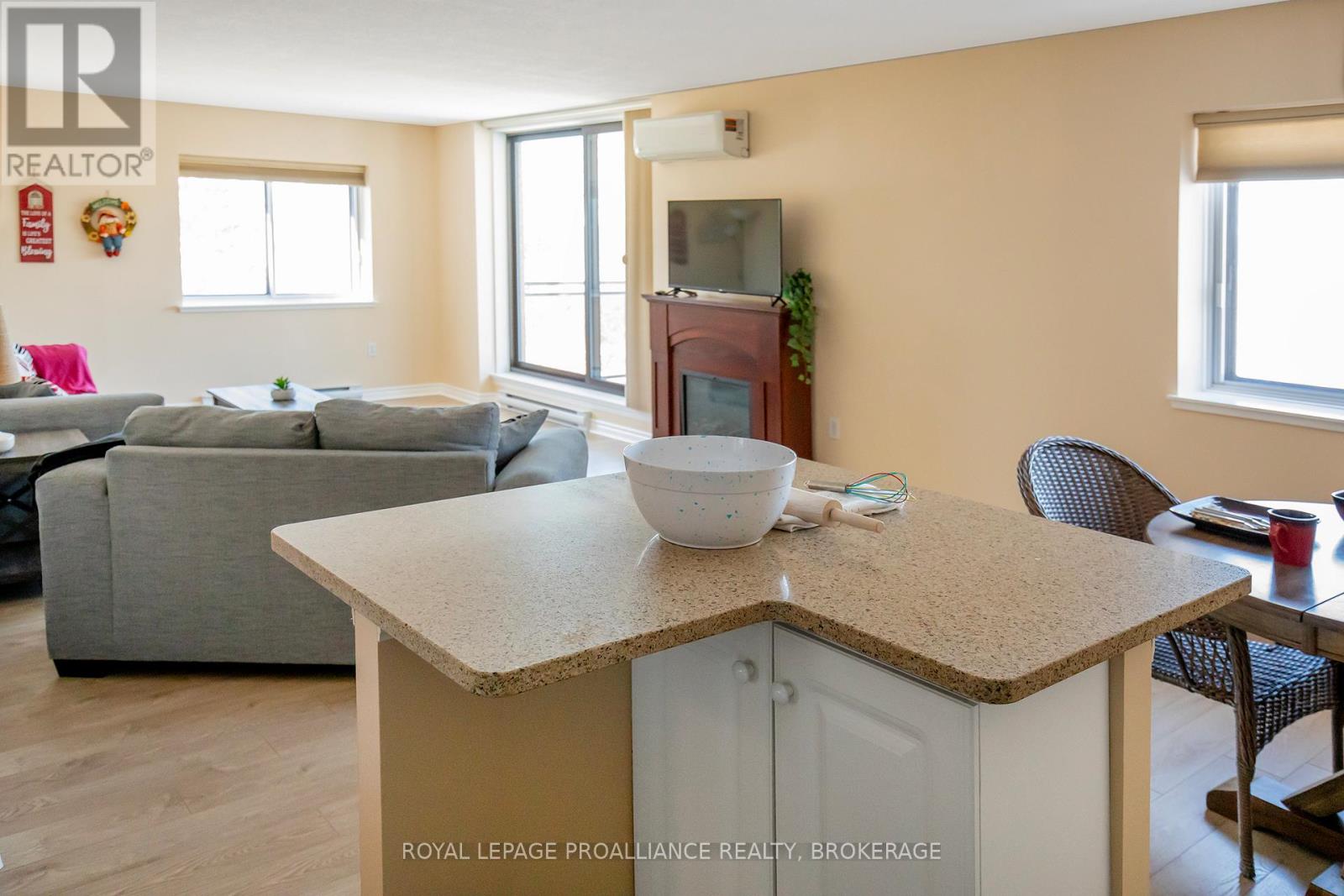 302 - 120 Barrett Court, Kingston (Kingston East (Incl Barret Crt)), Ontario  K7L 5H6 - Photo 7 - X12847604