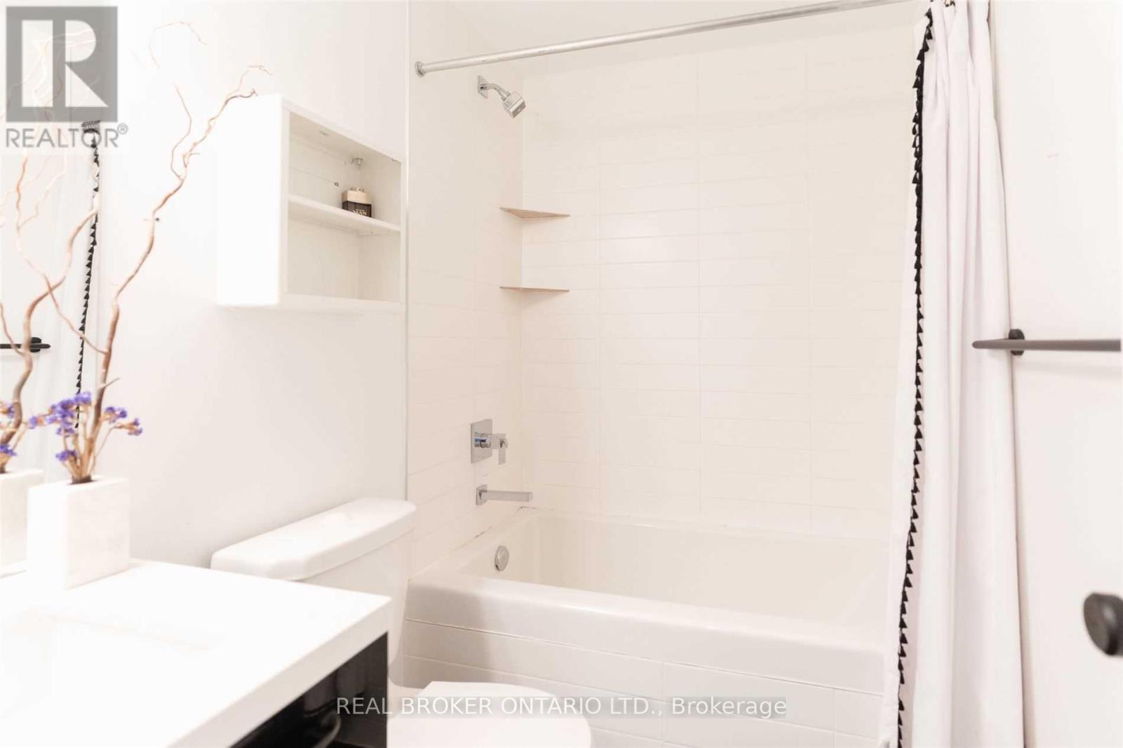 2107 - 11 Charlotte Street, Toronto (Waterfront Communities), Ontario  M5V 0M6 - Photo 10 - C12847610