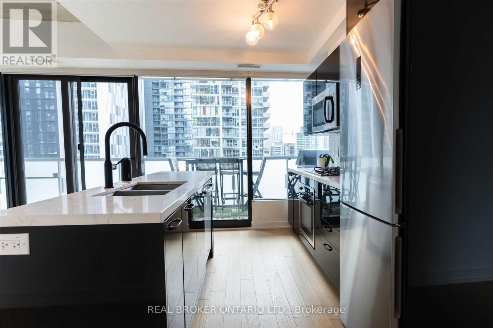 2107 - 11 Charlotte Street, Toronto (Waterfront Communities), Ontario  M5V 0M6 - Photo 4 - C12847610