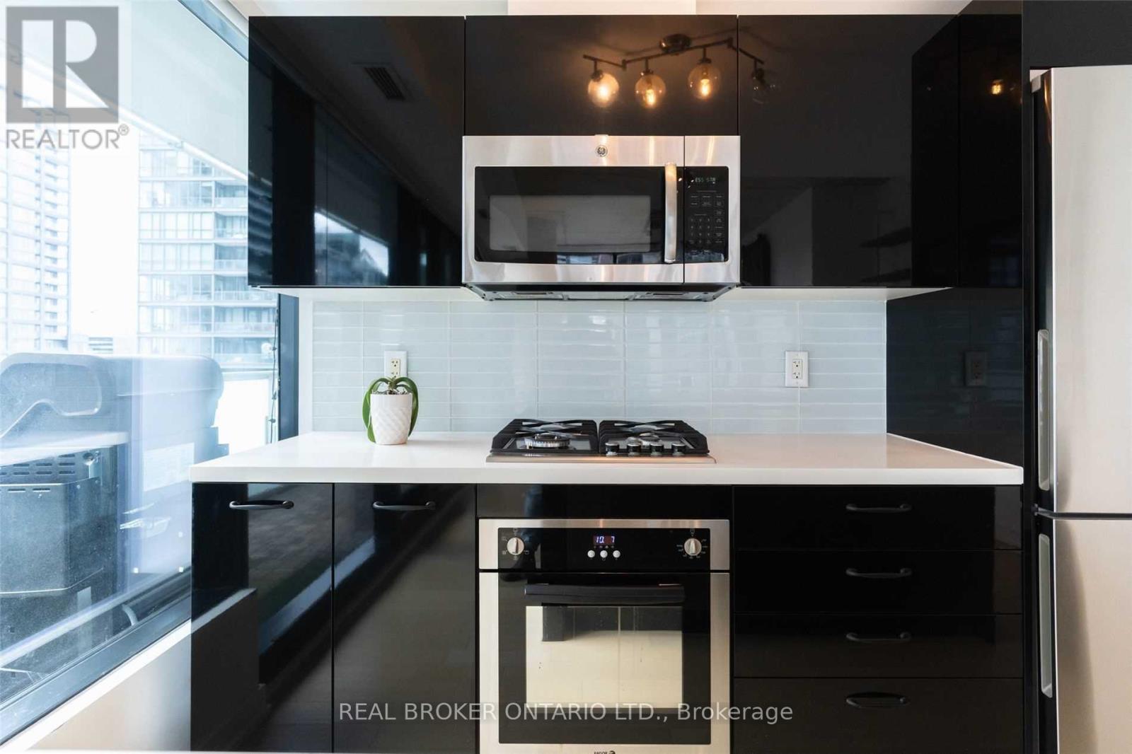 2107 - 11 Charlotte Street, Toronto (Waterfront Communities), Ontario  M5V 0M6 - Photo 6 - C12847610