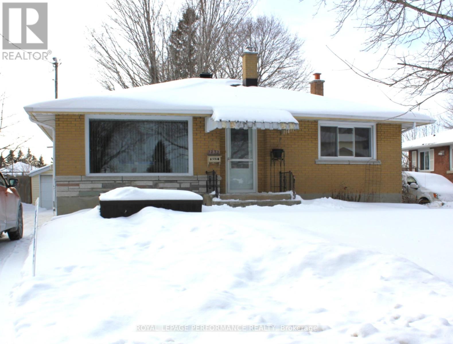 1232 DALY AVENUE, Cornwall, Ontario