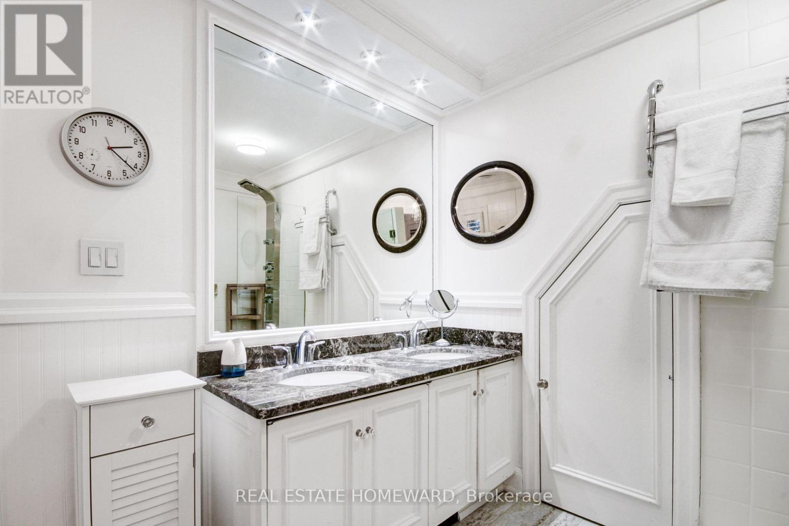 55 Woodbine Avenue, Toronto, Ontario  M4L 3P1 - Photo 15 - E12847620