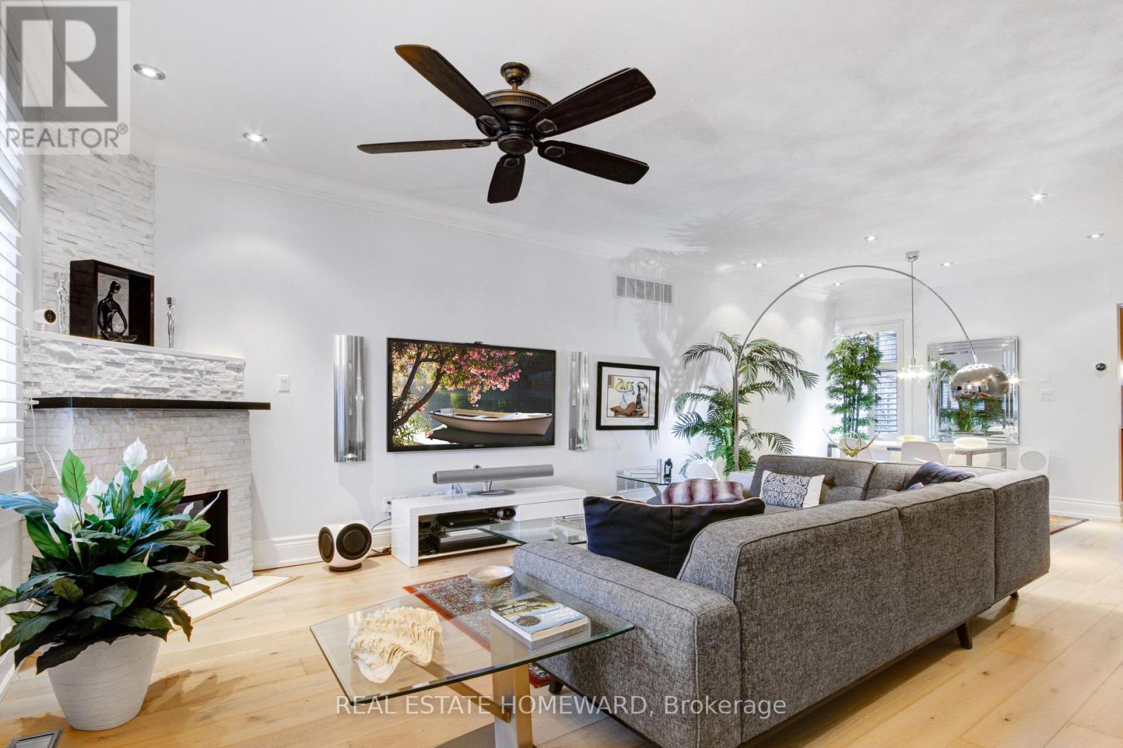 55 Woodbine Avenue, Toronto, Ontario  M4L 3P1 - Photo 2 - E12847620