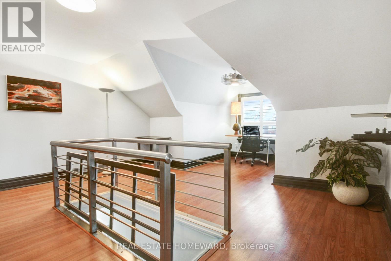 55 Woodbine Avenue, Toronto, Ontario  M4L 3P1 - Photo 21 - E12847620