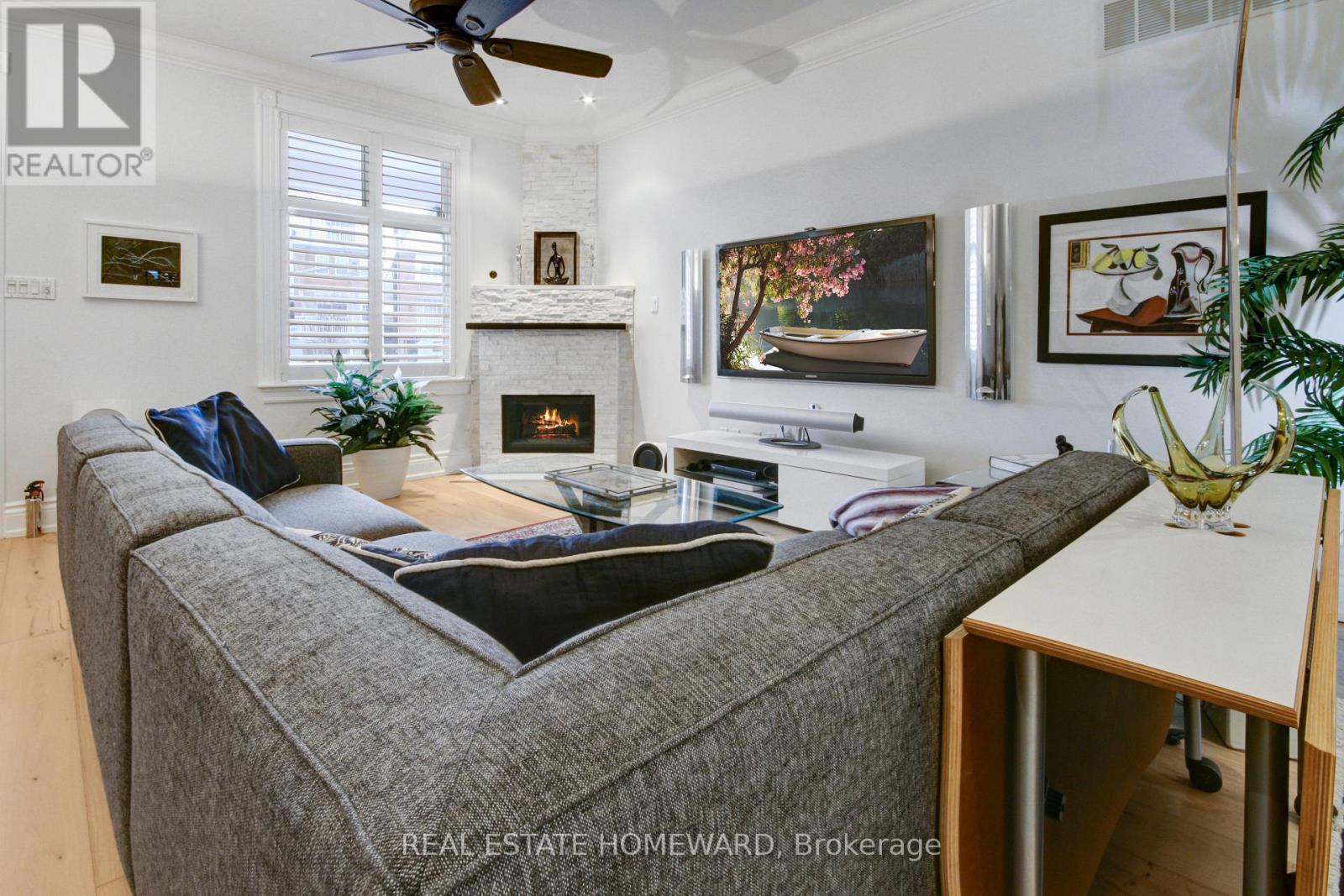 55 Woodbine Avenue, Toronto, Ontario  M4L 3P1 - Photo 3 - E12847620