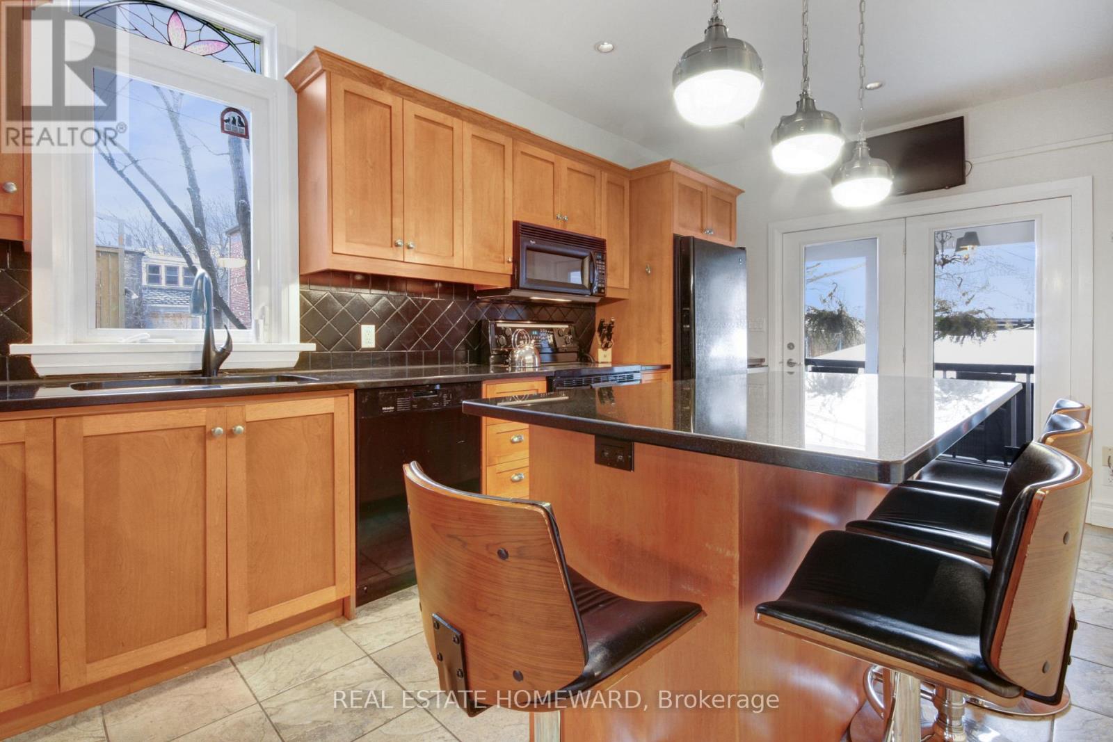 55 Woodbine Avenue, Toronto, Ontario  M4L 3P1 - Photo 7 - E12847620