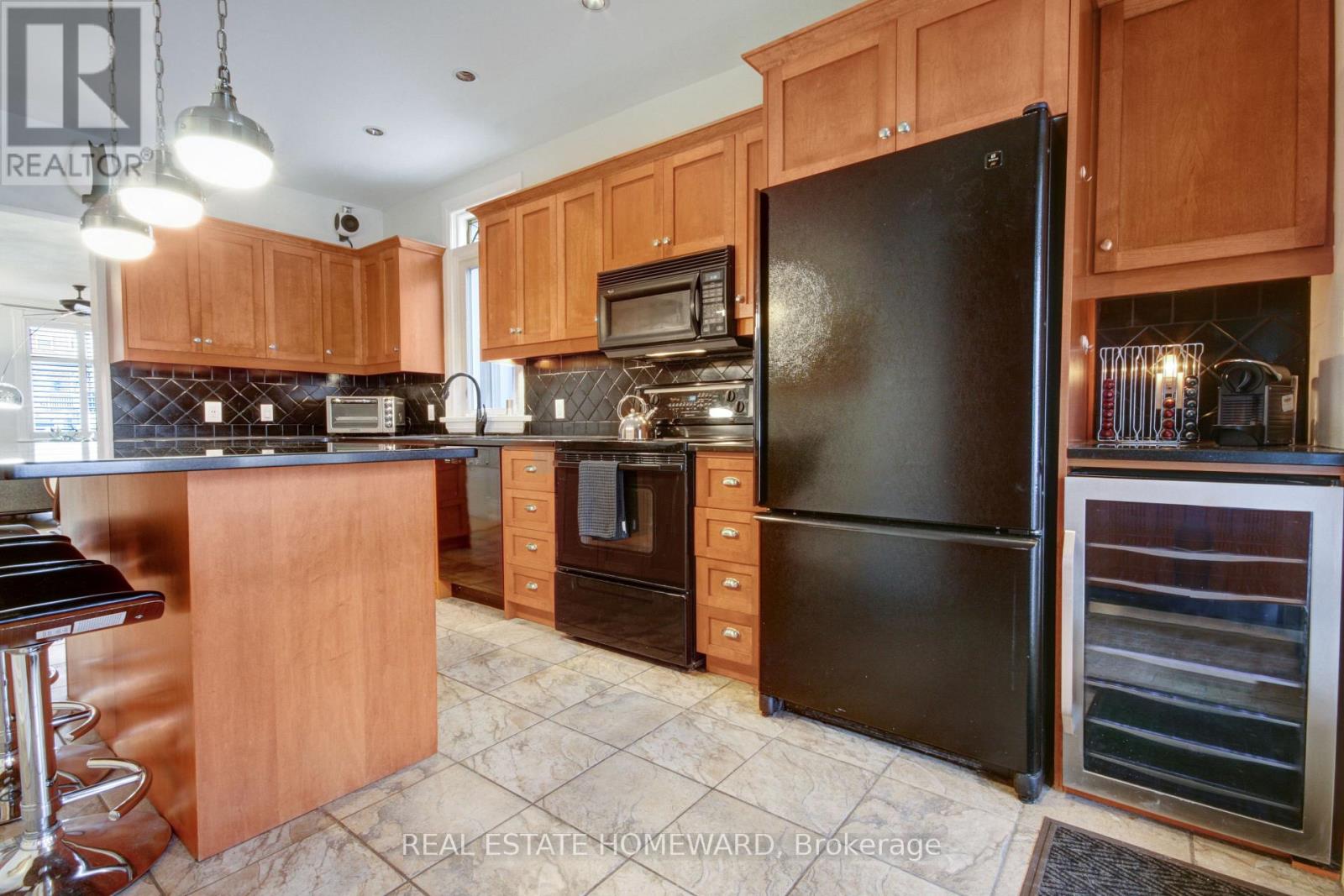 55 Woodbine Avenue, Toronto, Ontario  M4L 3P1 - Photo 8 - E12847620