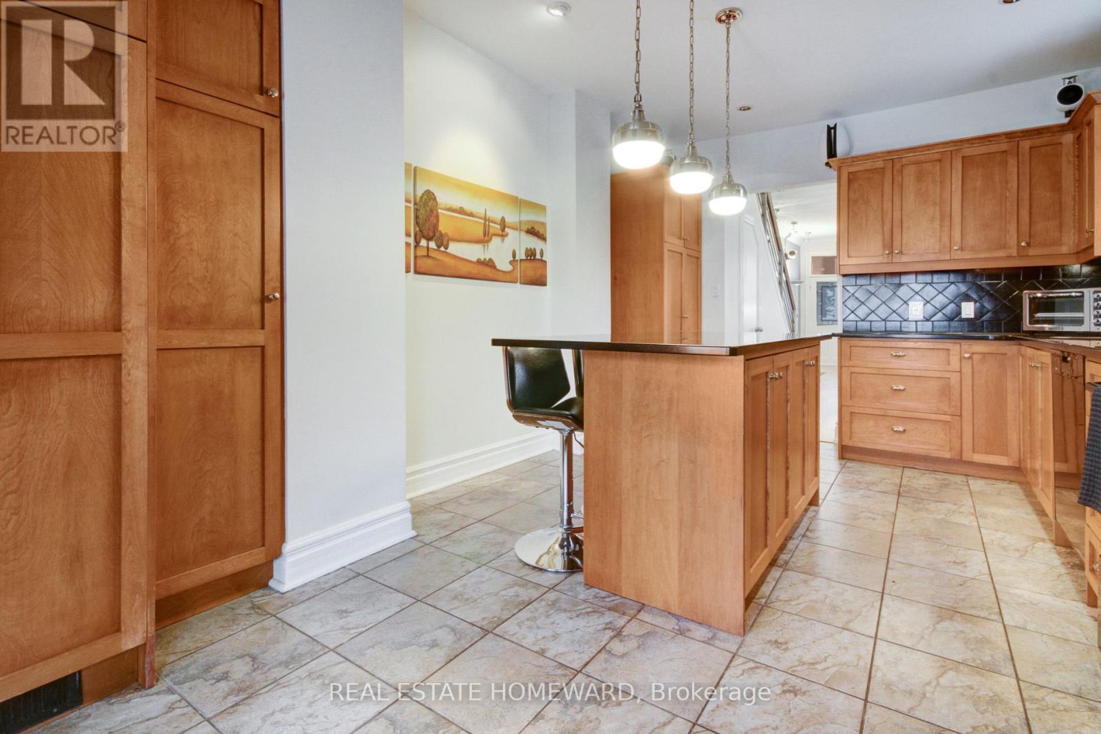 55 Woodbine Avenue, Toronto, Ontario  M4L 3P1 - Photo 9 - E12847620