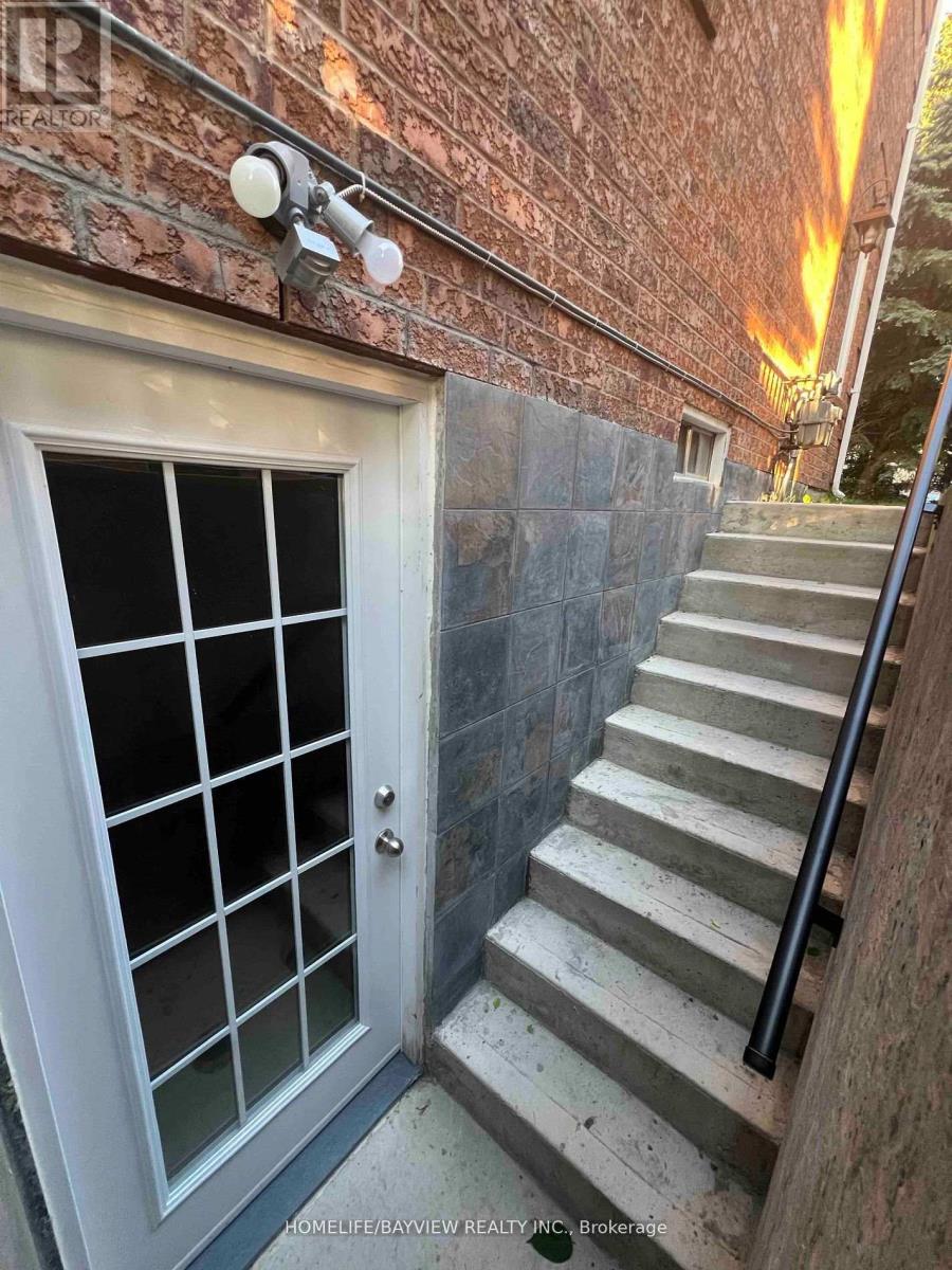 Lower - 136 Pinnacle Trail, Aurora, Ontario  L4G 7G7 - Photo 3 - N12847626