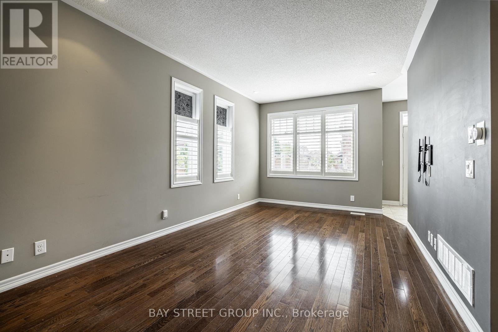 4 Courtland Crescent, East Gwillimbury, Ontario  L9N 0B2 - Photo 12 - N12847676