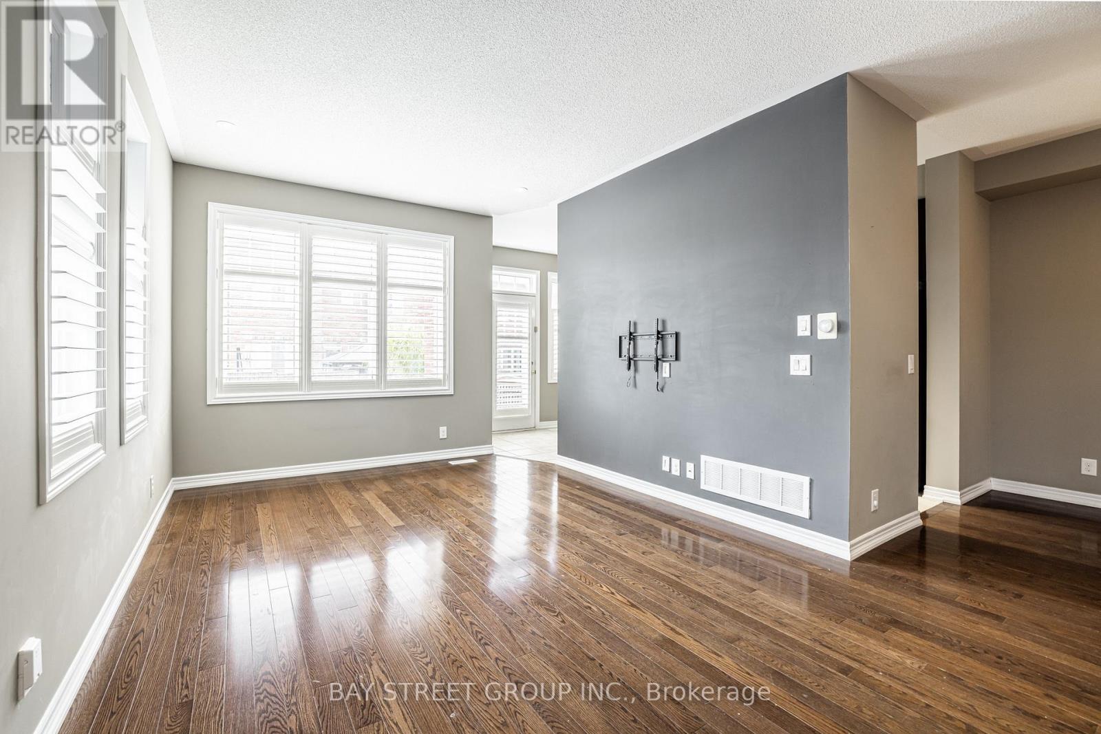 4 Courtland Crescent, East Gwillimbury, Ontario  L9N 0B2 - Photo 13 - N12847676