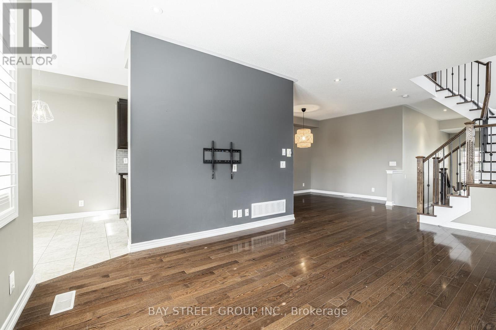 4 Courtland Crescent, East Gwillimbury, Ontario  L9N 0B2 - Photo 17 - N12847676