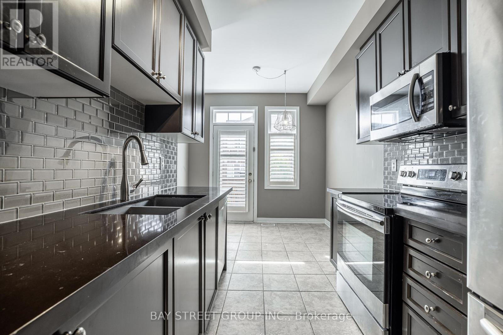 4 Courtland Crescent, East Gwillimbury, Ontario  L9N 0B2 - Photo 19 - N12847676