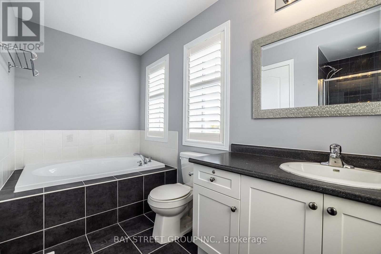 4 Courtland Crescent, East Gwillimbury, Ontario  L9N 0B2 - Photo 36 - N12847676