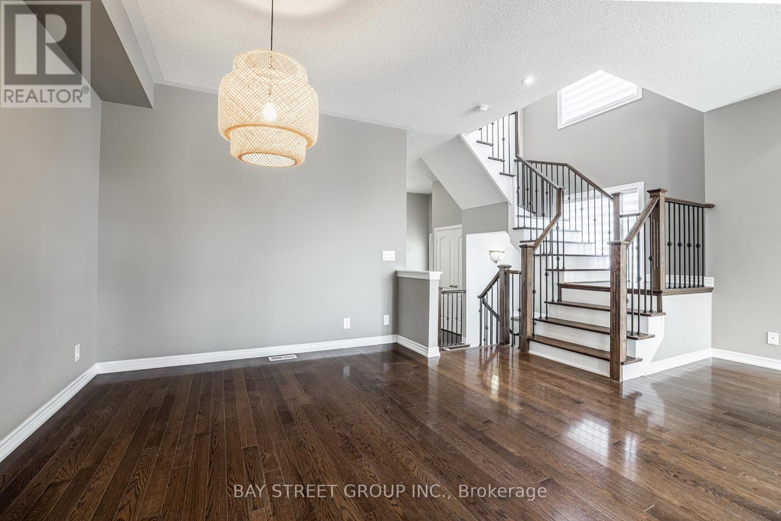 4 Courtland Crescent, East Gwillimbury, Ontario  L9N 0B2 - Photo 5 - N12847676