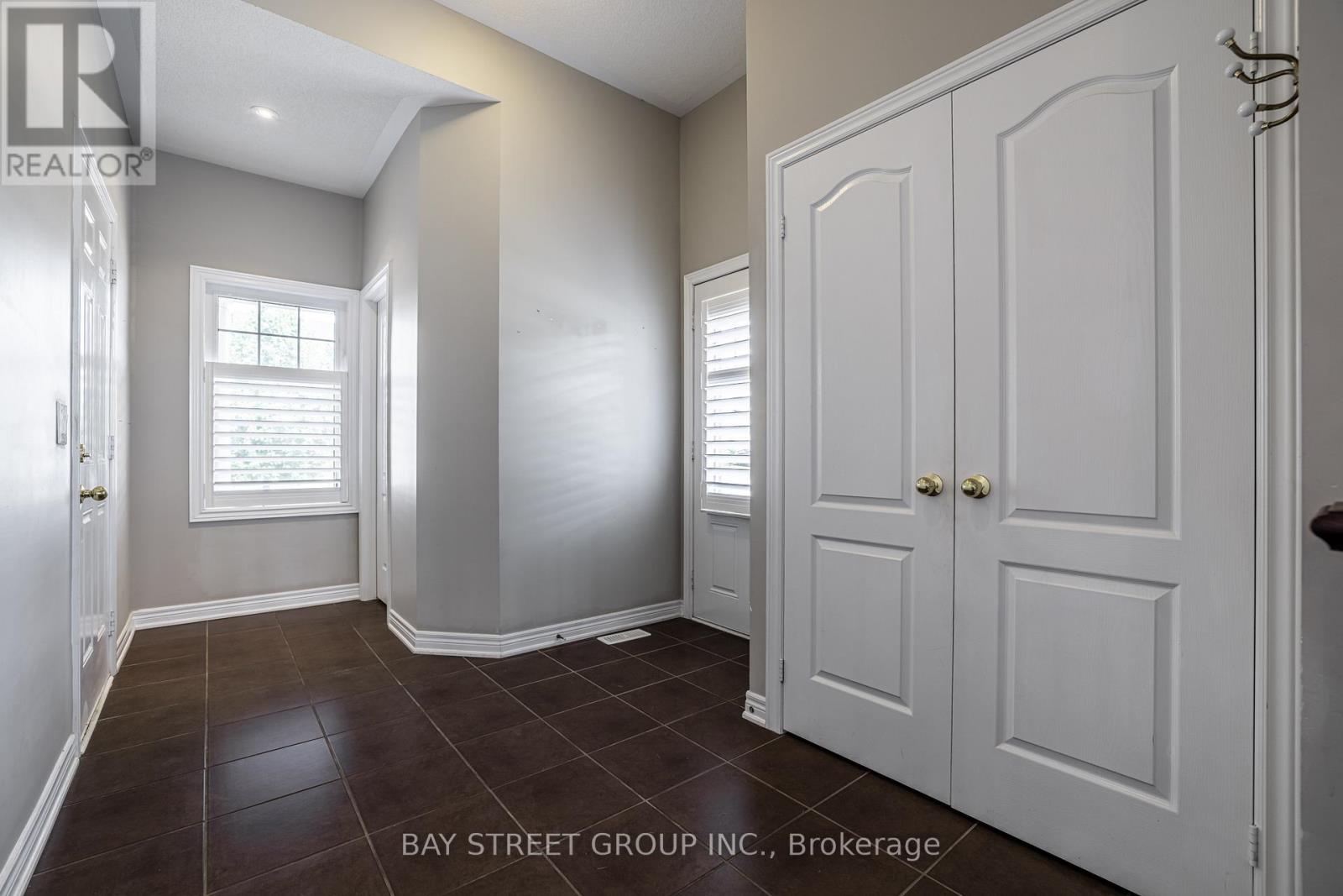 4 Courtland Crescent, East Gwillimbury, Ontario  L9N 0B2 - Photo 6 - N12847676