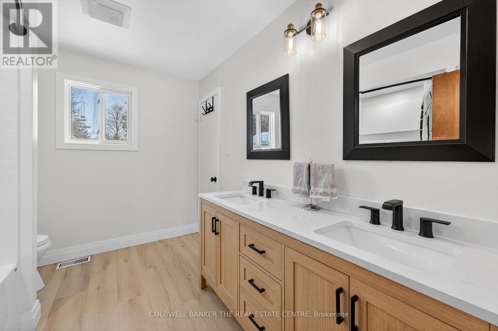 928 Blackwoods Avenue, Innisfil, Ontario  L9S 1S6 - Photo 8 - N12847688