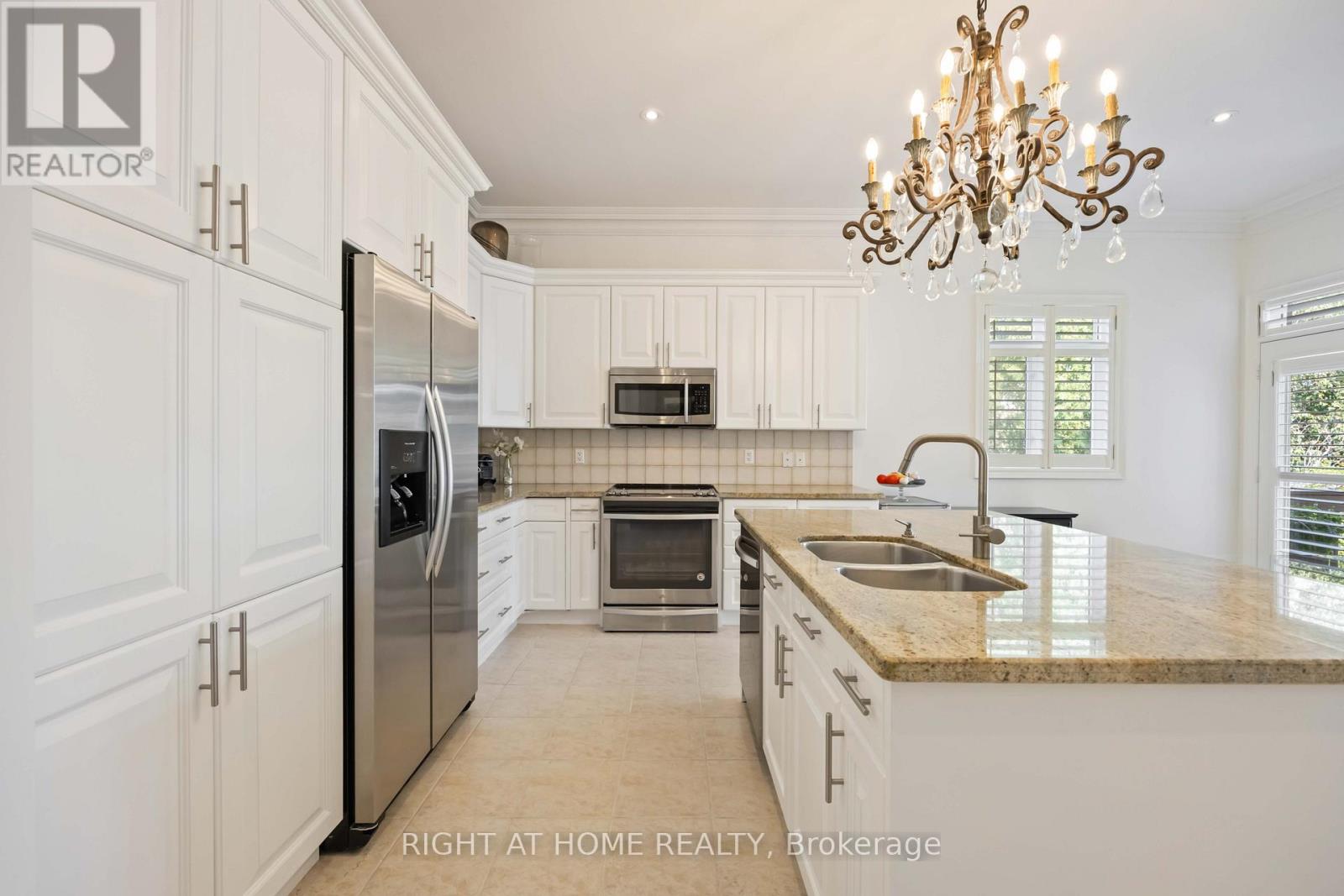 6 Sachet Drive, Richmond Hill, Ontario  L4E 4S1 - Photo 11 - N12847738