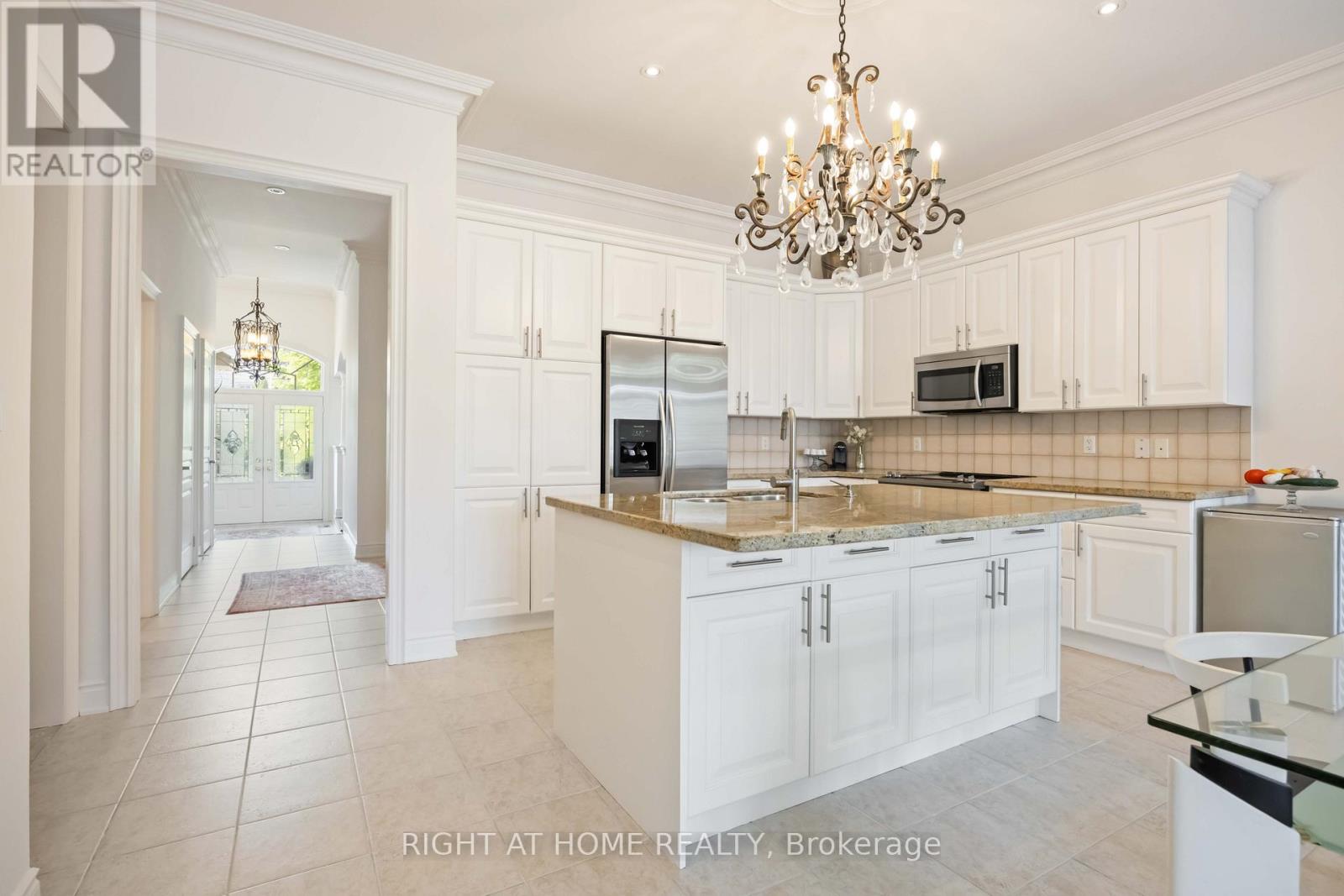 6 Sachet Drive, Richmond Hill, Ontario  L4E 4S1 - Photo 8 - N12847738