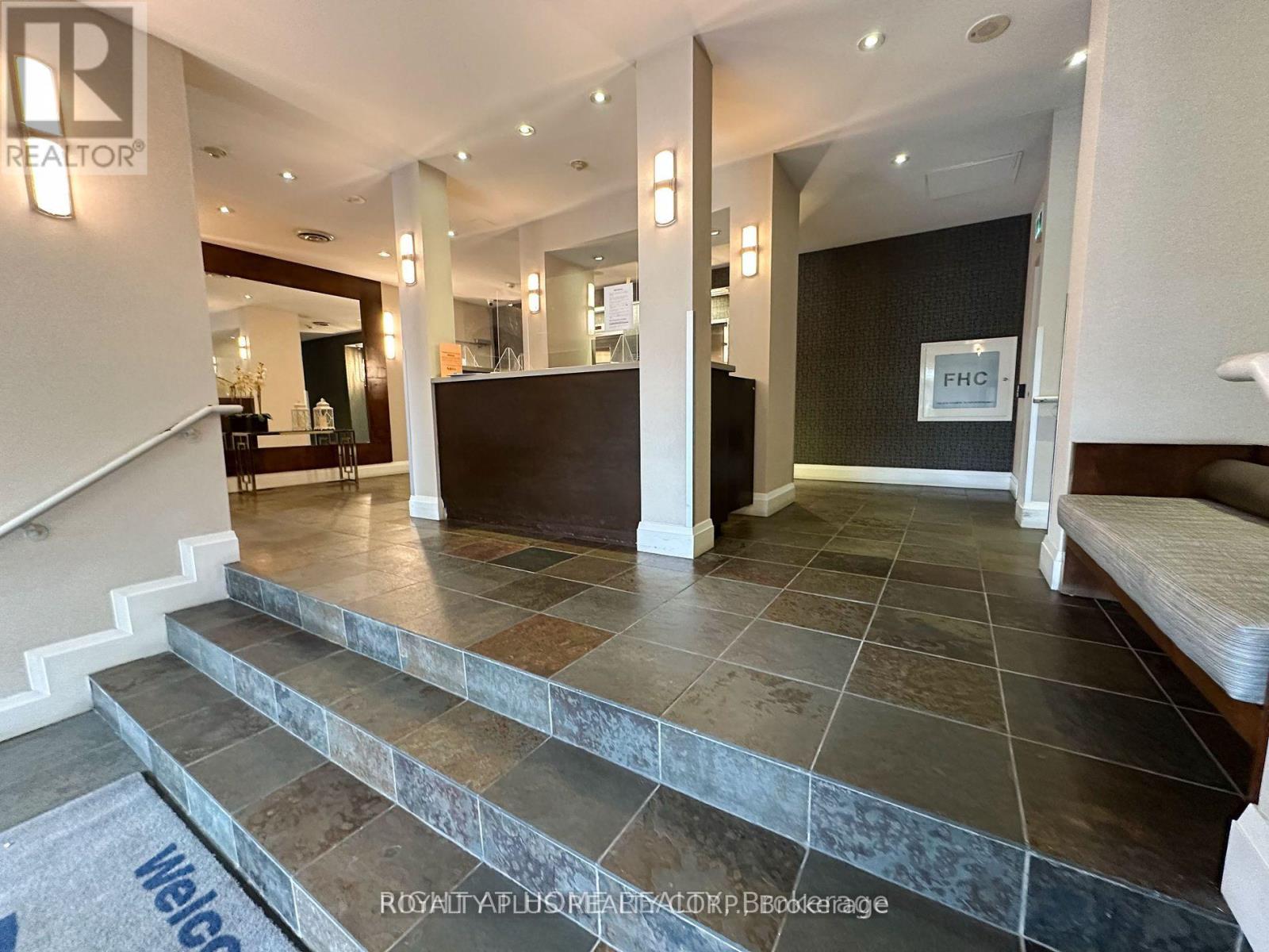 812 - 2088 Lawrence Avenue W, Toronto, Ontario  M9N 1J1 - Photo 3 - W12847754