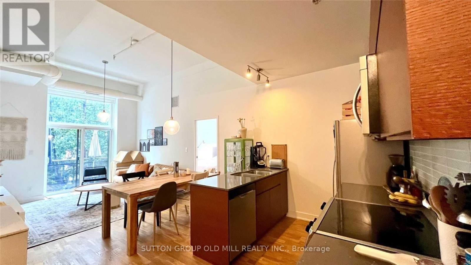 203 - 152 Annette Street, Toronto, Ontario  M6P 1P4 - Photo 2 - W12847756