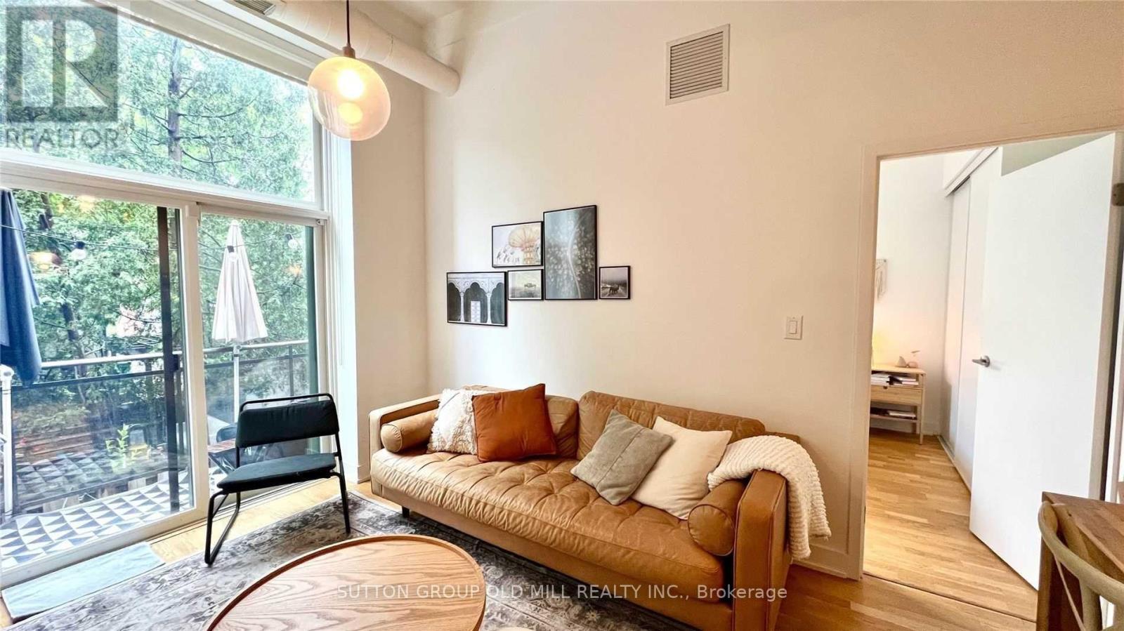 203 - 152 Annette Street, Toronto, Ontario  M6P 1P4 - Photo 3 - W12847756