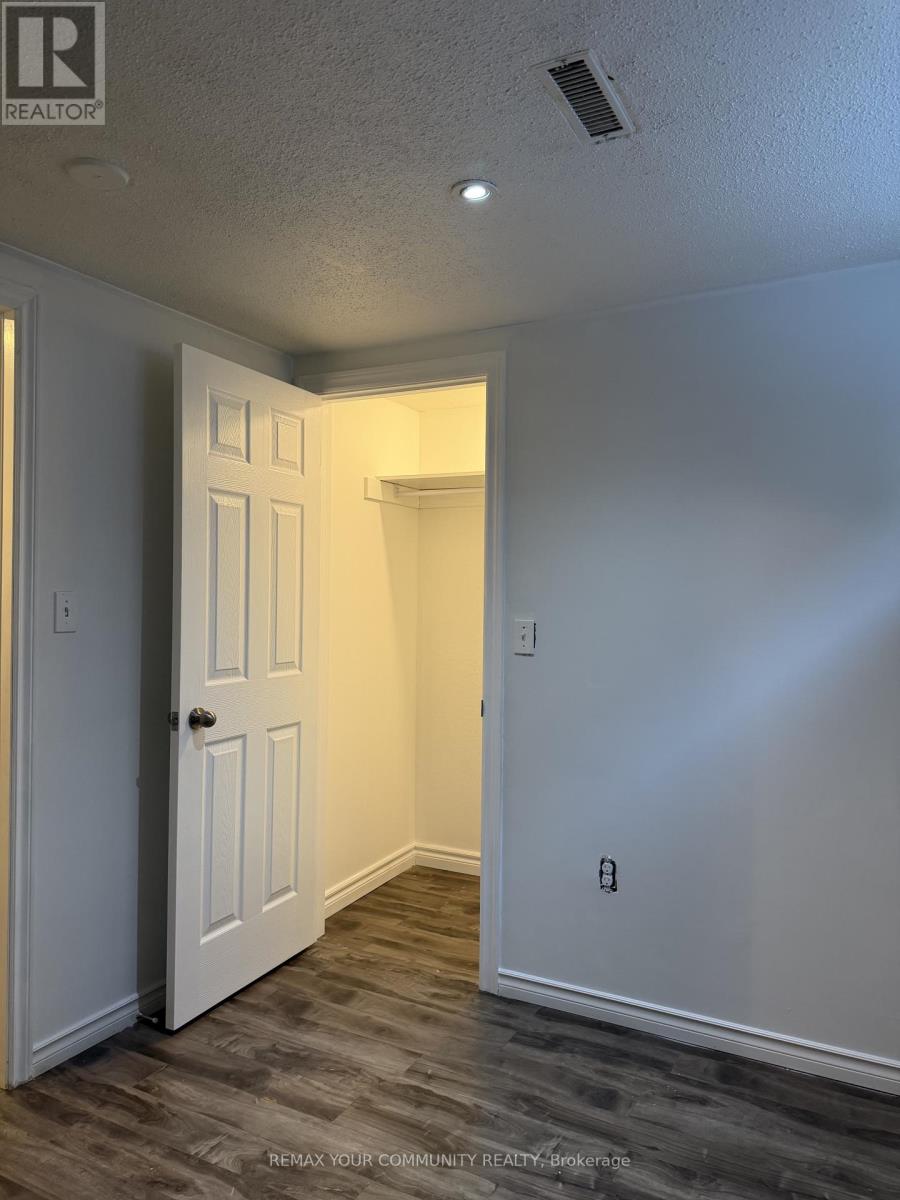 33 Prouse Drive, Brampton, Ontario  L6V 3A3 - Photo 5 - W12846260