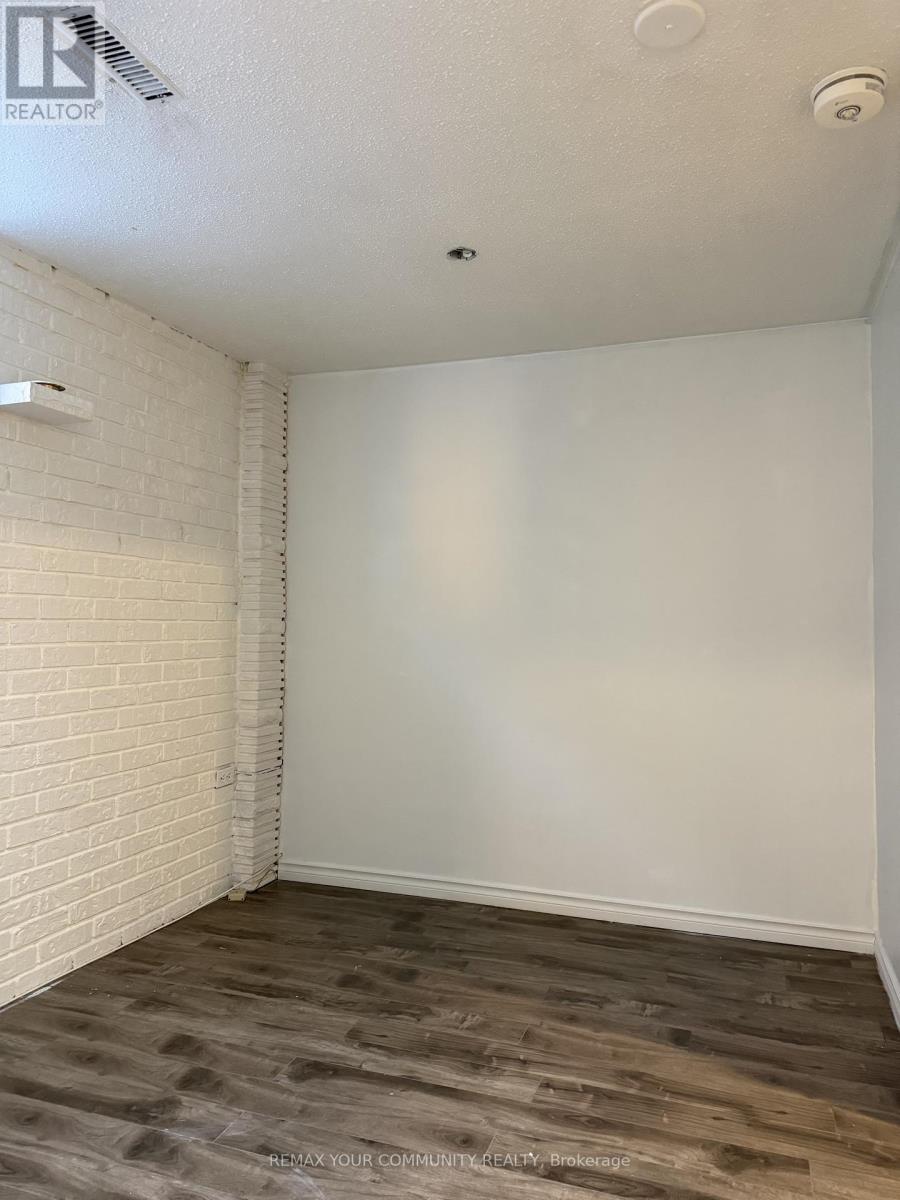 33 Prouse Drive, Brampton, Ontario  L6V 3A3 - Photo 6 - W12846260