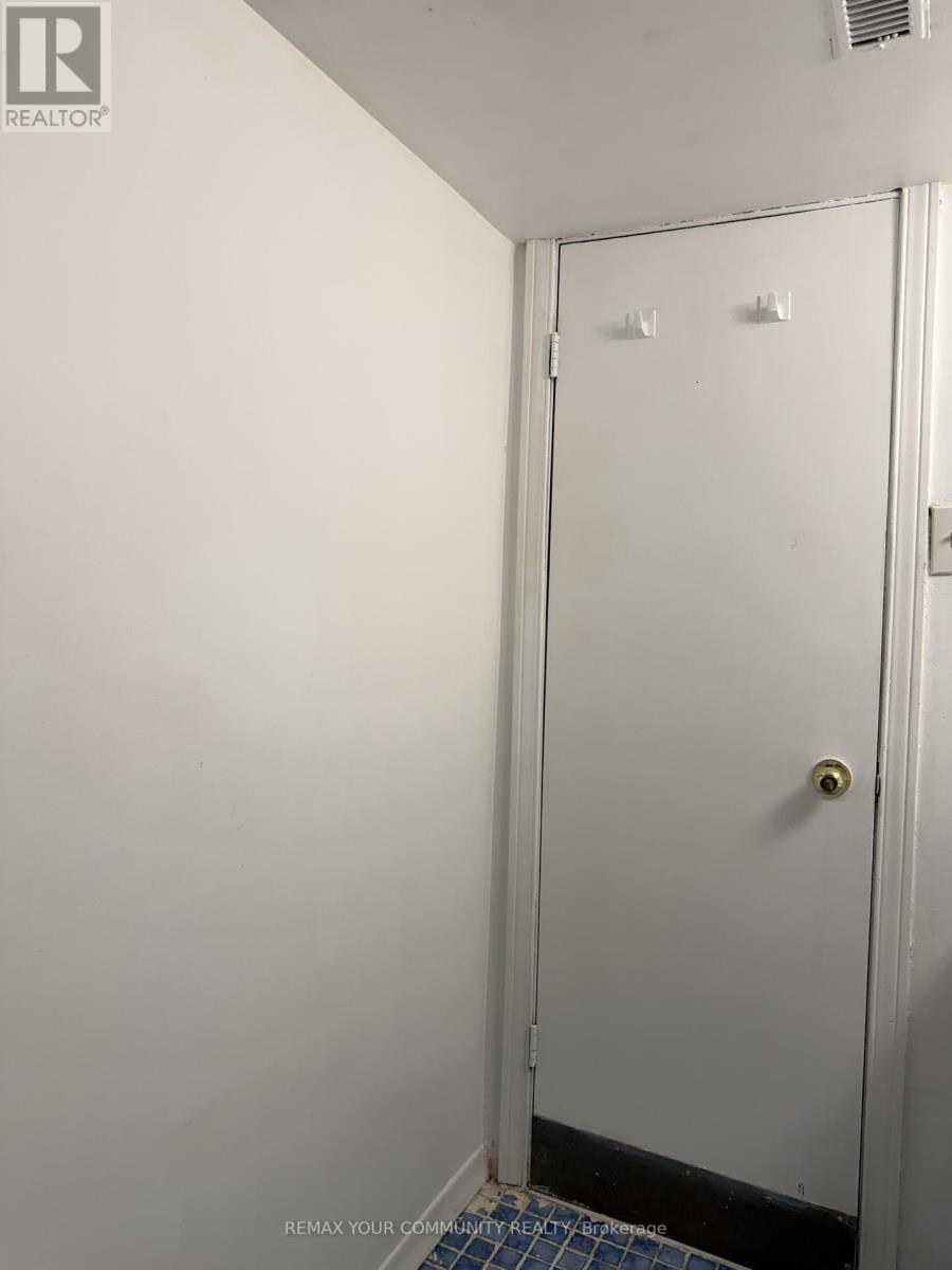 33 Prouse Drive, Brampton, Ontario  L6V 3A3 - Photo 11 - W12846260