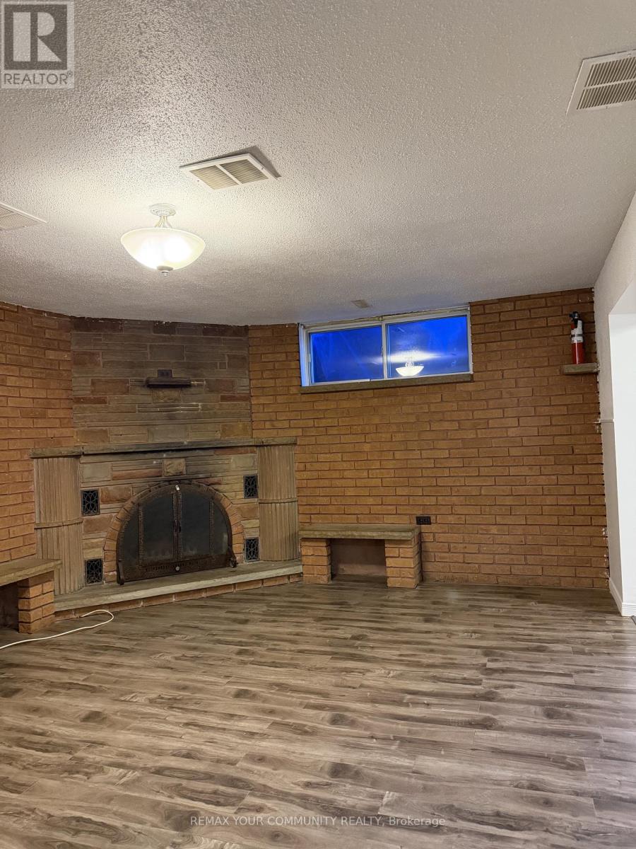 33 Prouse Drive, Brampton, Ontario  L6V 3A3 - Photo 4 - W12846260