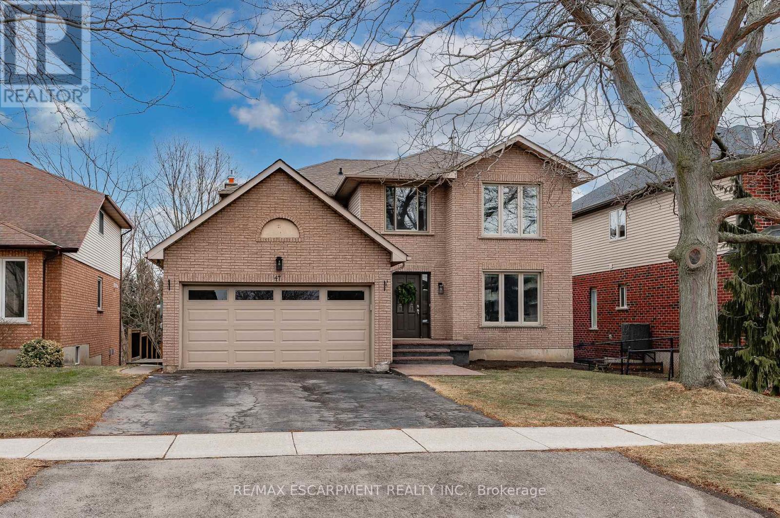 47 SUMNER CRESCENT, Grimsby, Ontario