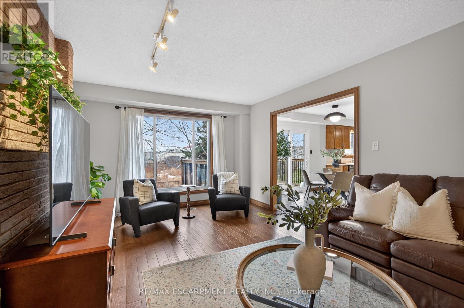 47 Sumner Crescent, Grimsby, Ontario  L3M 5E3 - Photo 10 - X12847654