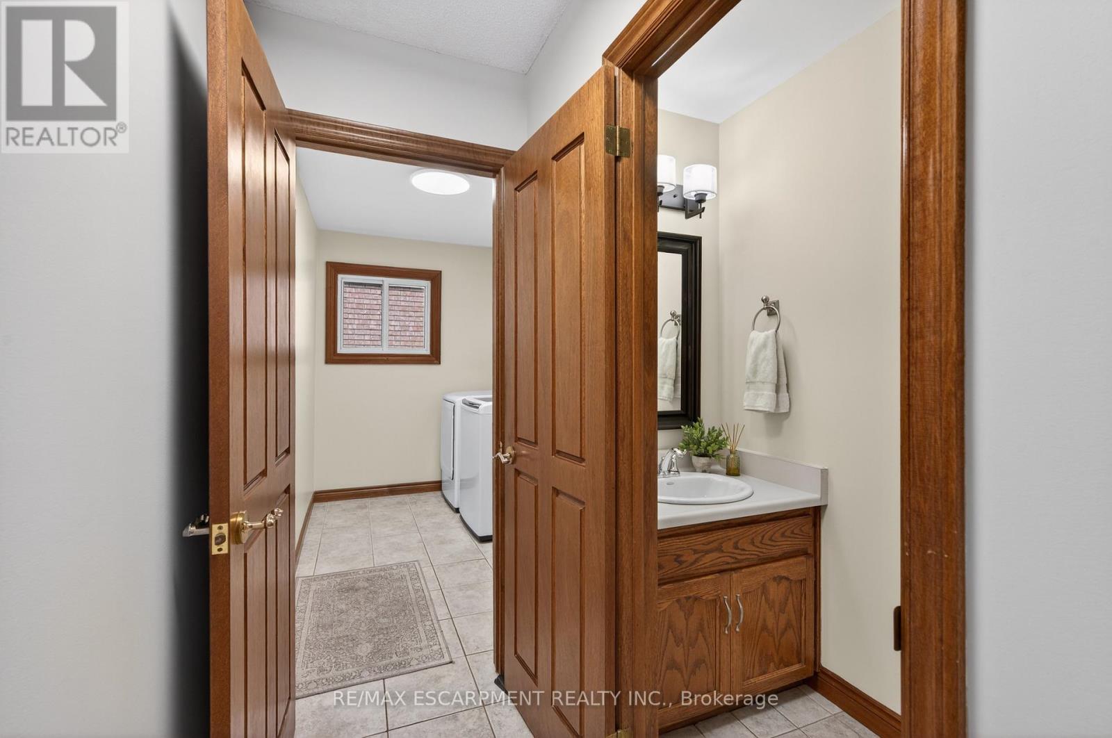 47 Sumner Crescent, Grimsby, Ontario  L3M 5E3 - Photo 12 - X12847654