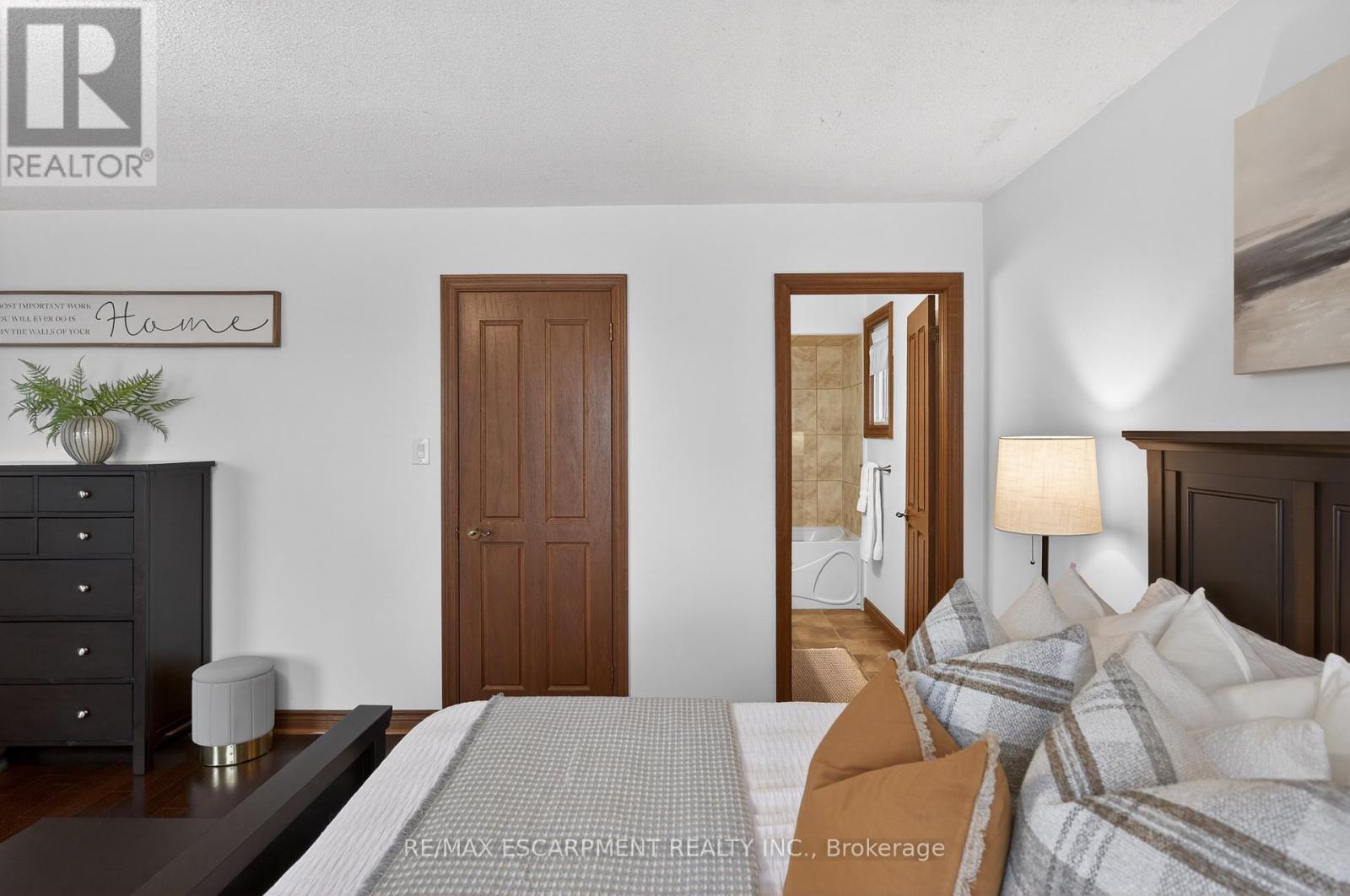 47 Sumner Crescent, Grimsby, Ontario  L3M 5E3 - Photo 16 - X12847654