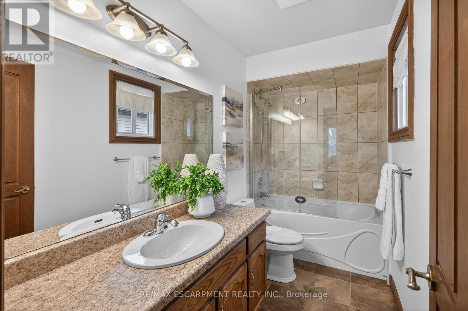 47 Sumner Crescent, Grimsby, Ontario  L3M 5E3 - Photo 17 - X12847654