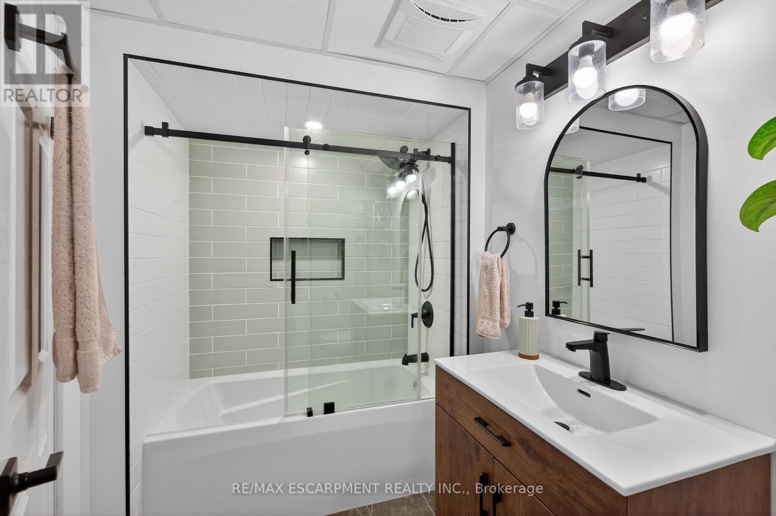 47 Sumner Crescent, Grimsby, Ontario  L3M 5E3 - Photo 33 - X12847654