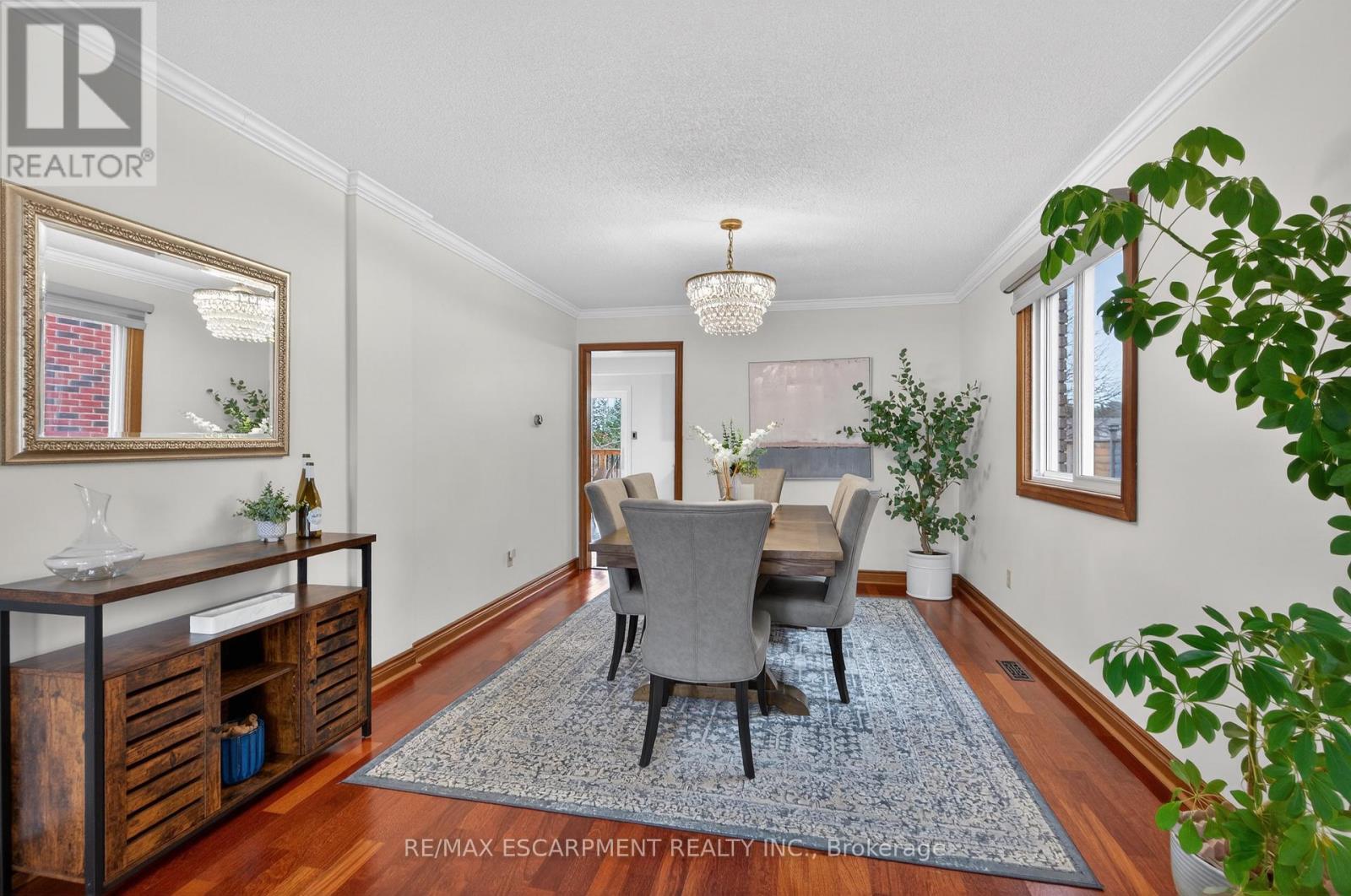 47 Sumner Crescent, Grimsby, Ontario  L3M 5E3 - Photo 5 - X12847654