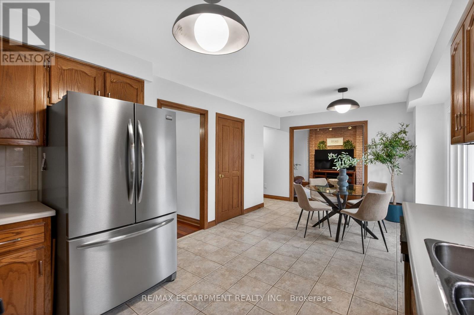 47 Sumner Crescent, Grimsby, Ontario  L3M 5E3 - Photo 8 - X12847654