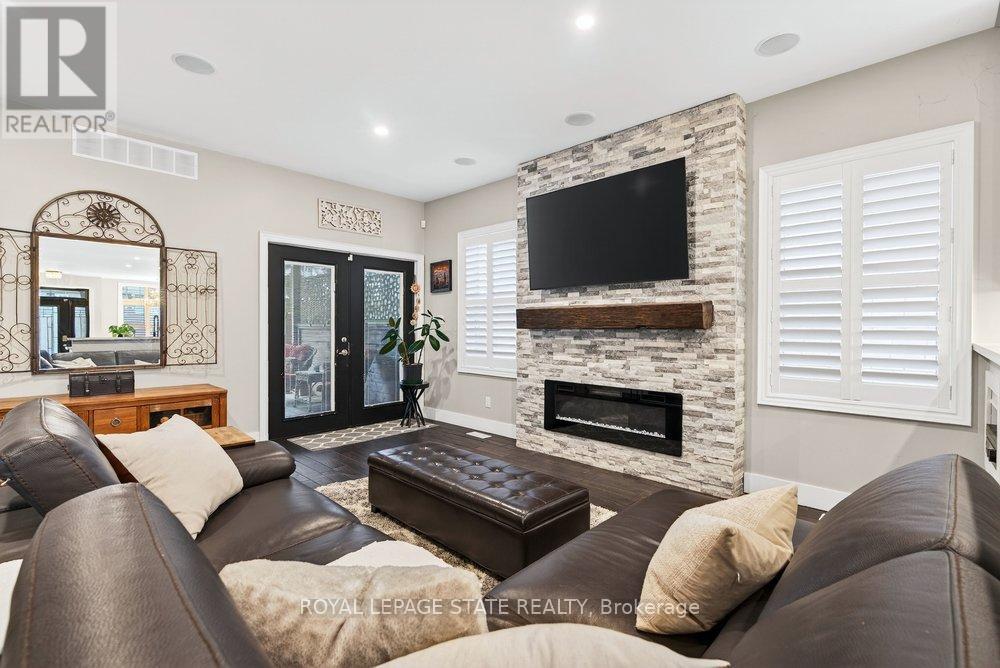 117 Monarch Street, Welland, Ontario  L3C 0E6 - Photo 3 - X12847712