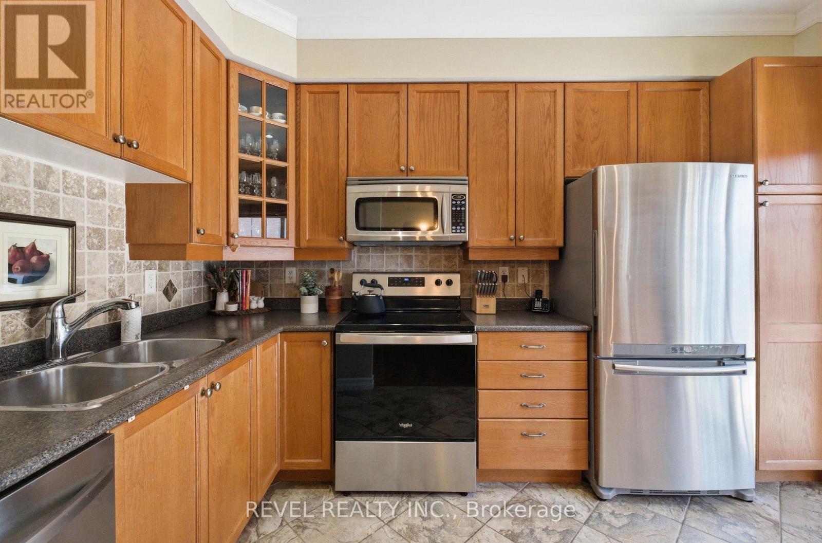 3 Dreamcrest Court, Whitby, Ontario  L1R 3P4 - Photo 3 - E12847804